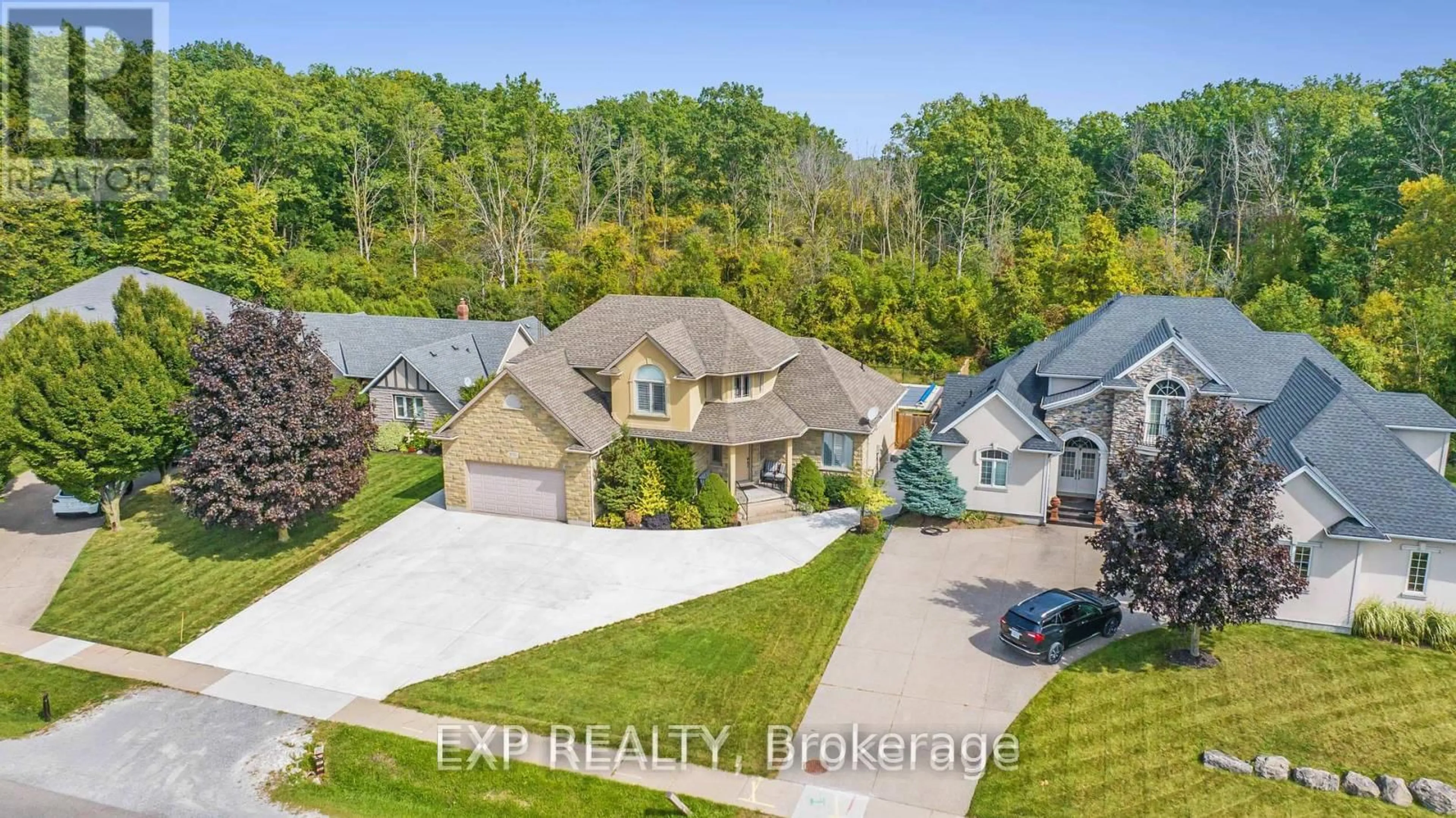 A pic from outside/outdoor area/front of a property/back of a property/a pic from drone, street for 3750 Kalar Rd, Niagara Falls Ontario L2H 0K2