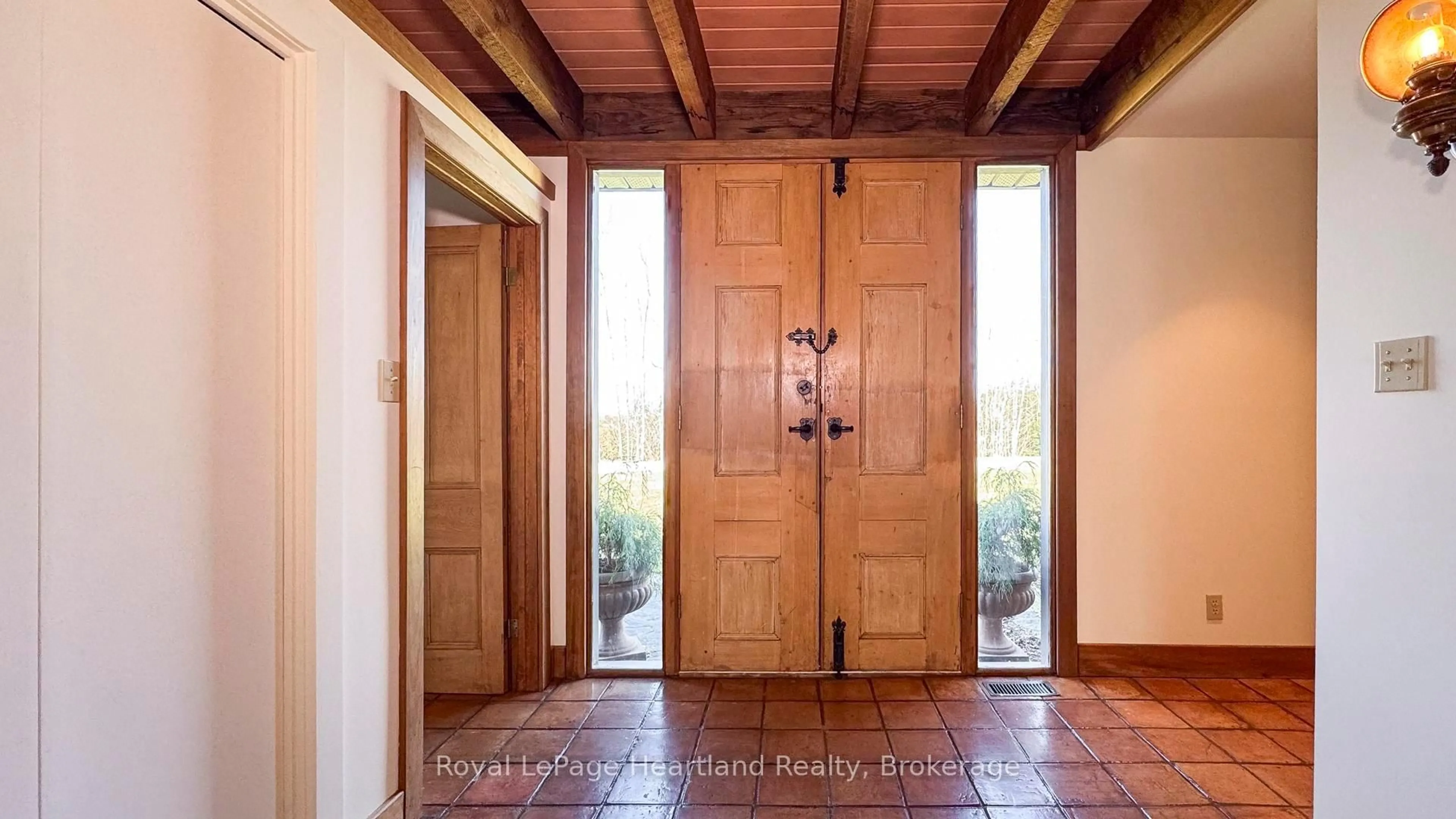 Indoor entryway for 81177 Cherrydale Rd, Ashfield-Colborne-Wawanosh Ontario N7A 3Y1