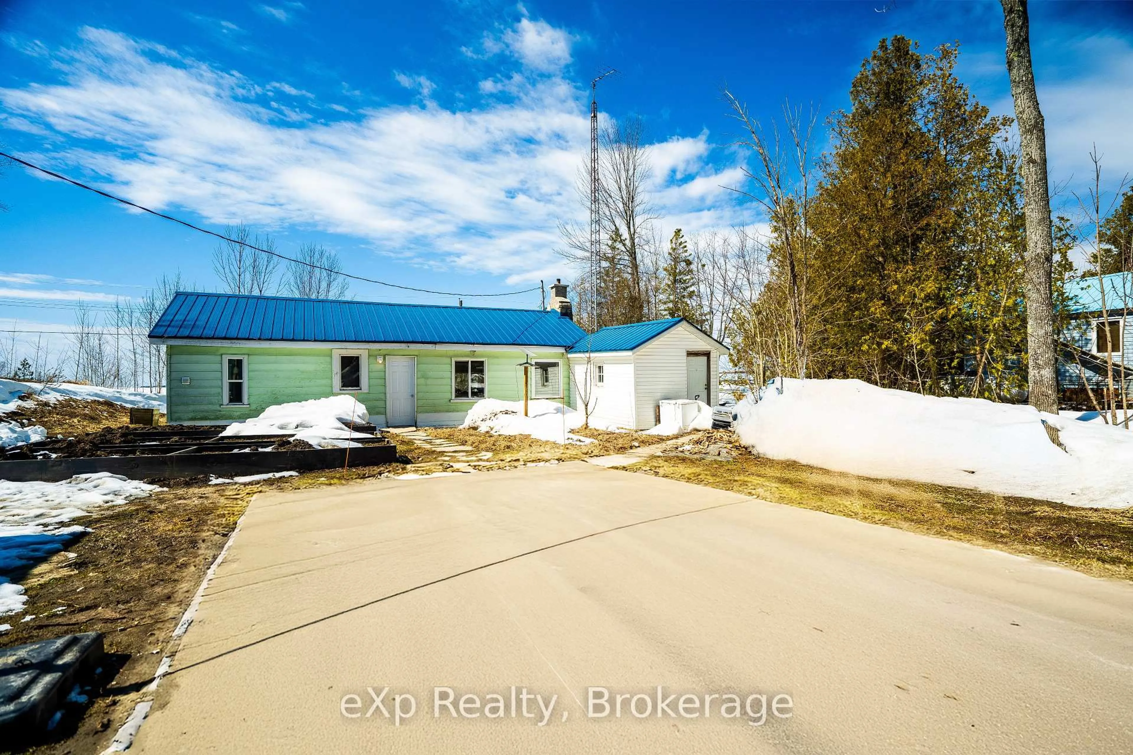 A pic from outside/outdoor area/front of a property/back of a property/a pic from drone, building for 31 Waterview Rd, South Bruce Peninsula Ontario N0H 1X0