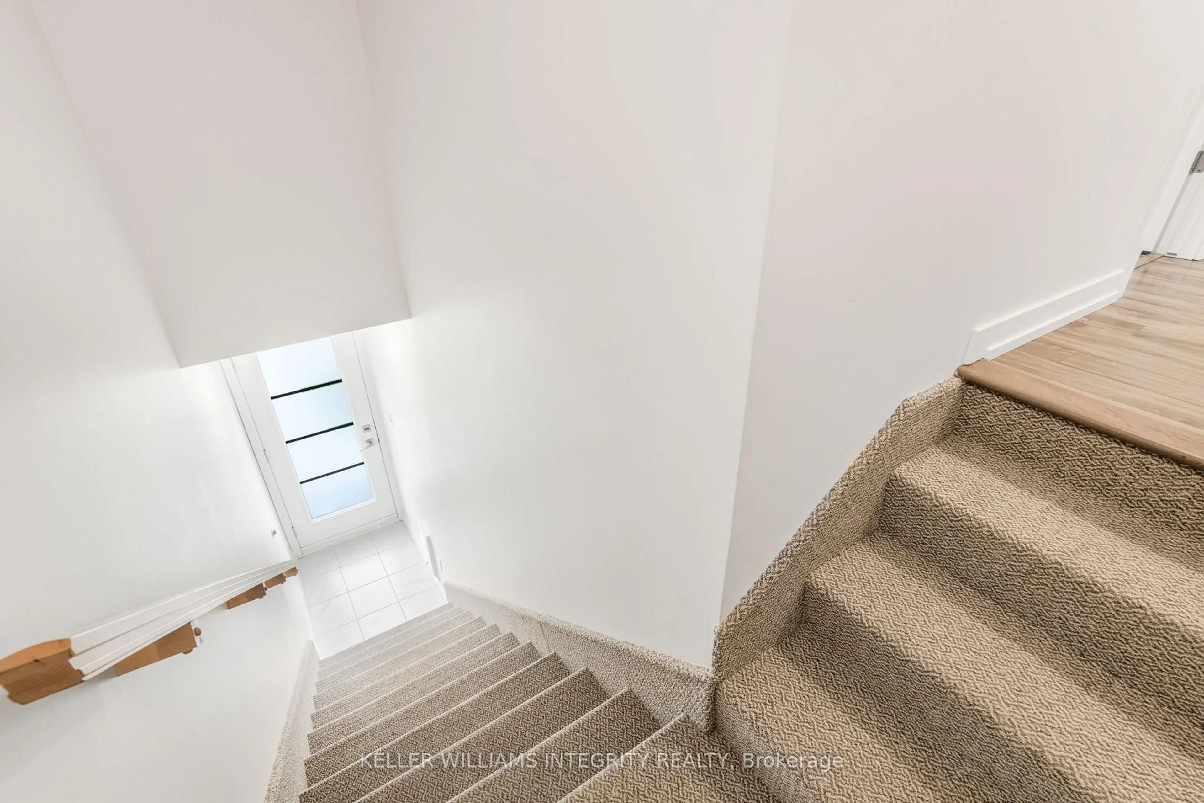 Stairs for 290 MASTERS Lane #212, Clarence-Rockland Ontario K4K 0K5