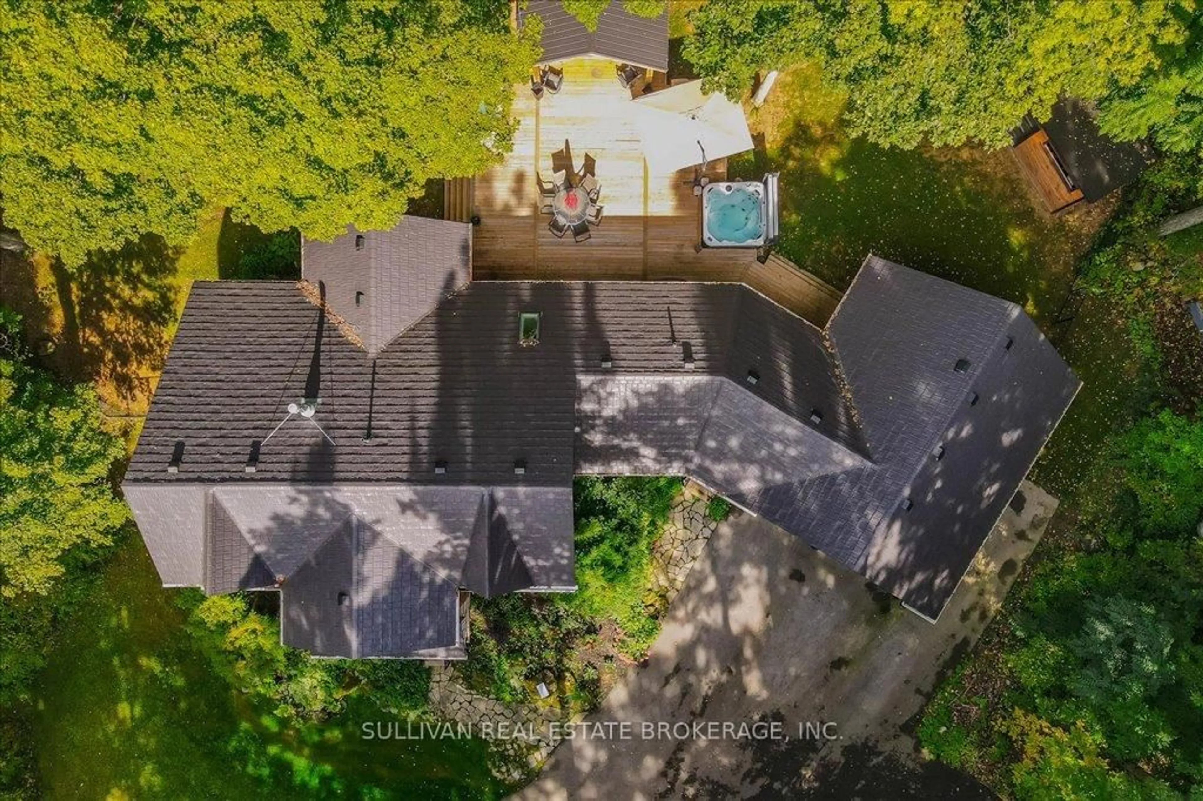 A pic from outside/outdoor area/front of a property/back of a property/a pic from drone, unknown for 5709 WELLINGTON RD 23 Rd, Erin Ontario N0B 1T0