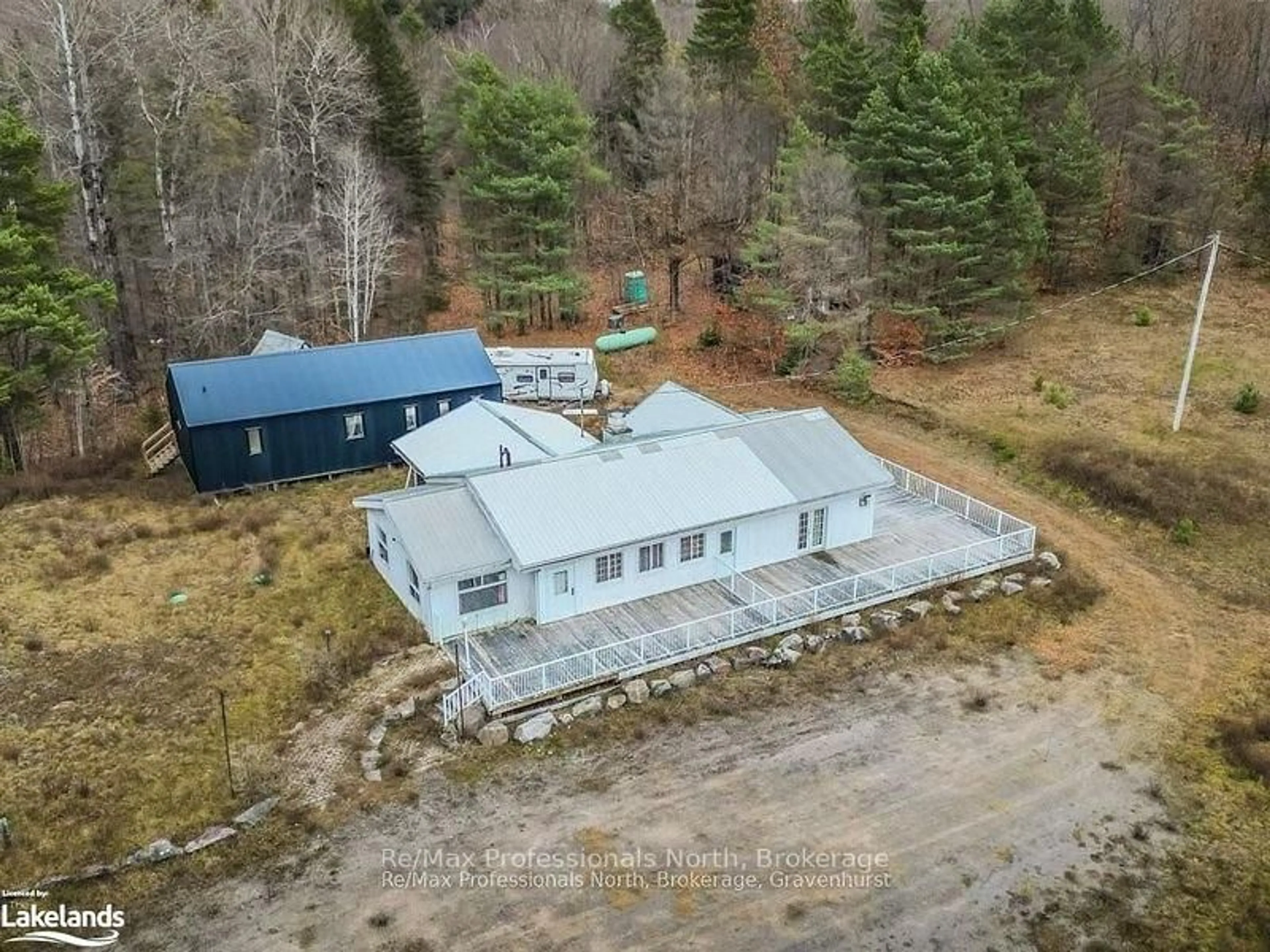 A pic from outside/outdoor area/front of a property/back of a property/a pic from drone, building for 2180-2186 141 Highway, Muskoka Lakes Ontario P0B 1M0