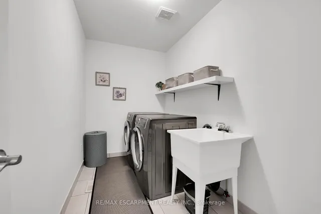 Additional property image - 134 Shoreview Pl