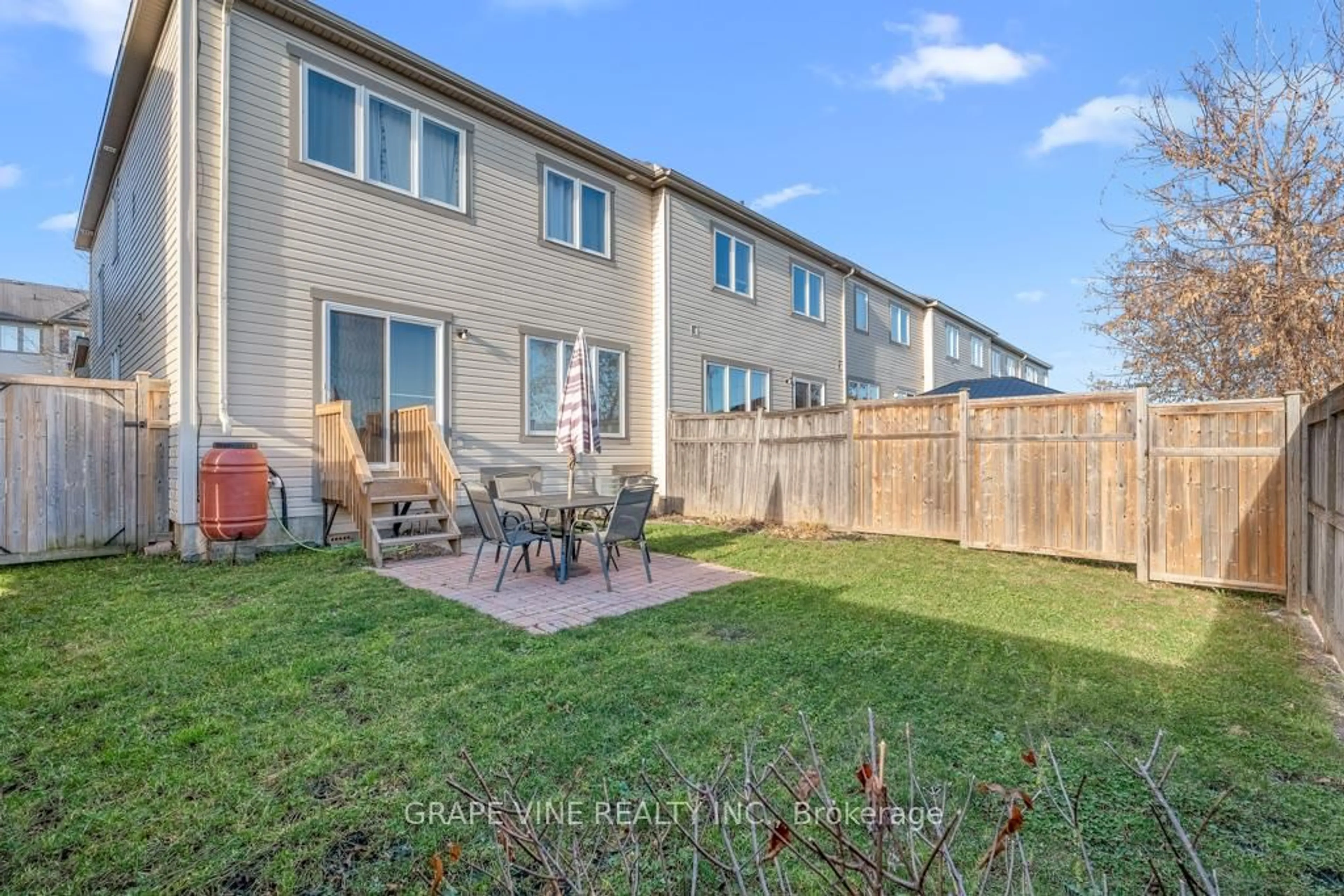 Patio, street for 1601 Haydon Circ, Ottawa Ontario K2J 0K5