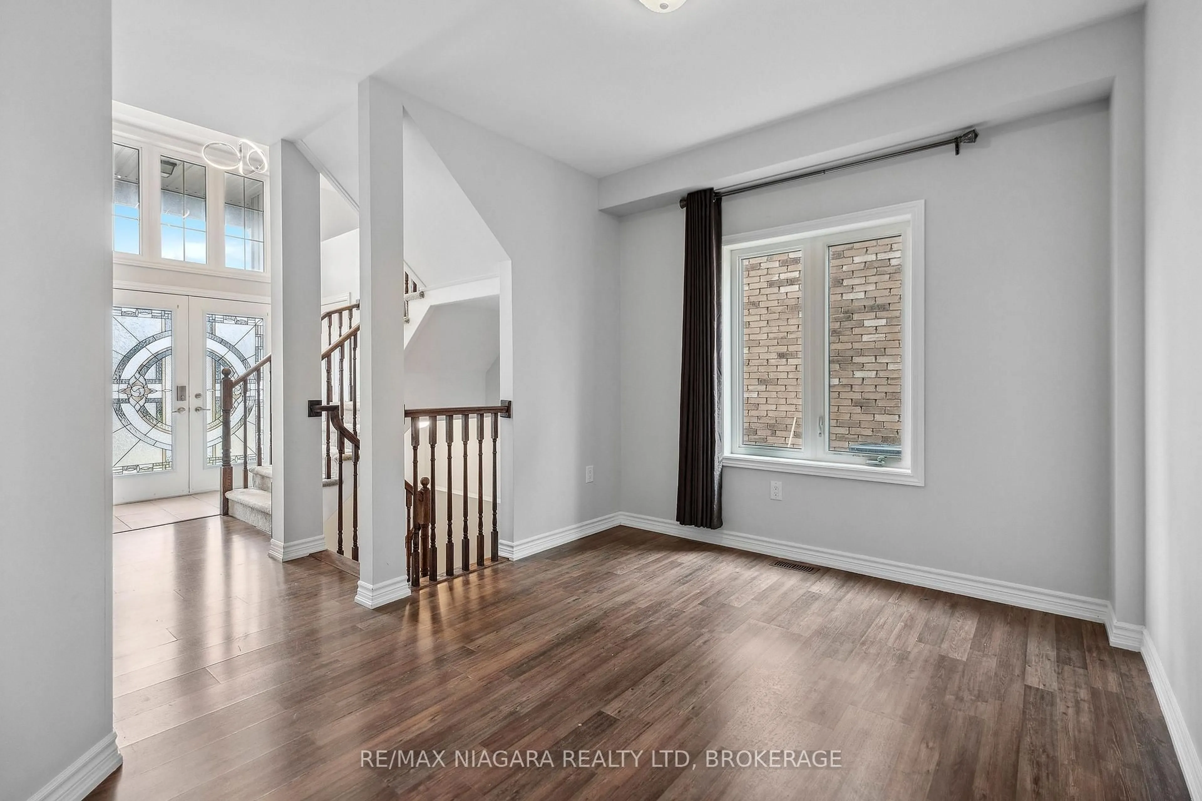 Indoor entryway for 1456 Sharon Dr, Fort Erie Ontario L2A 0C8