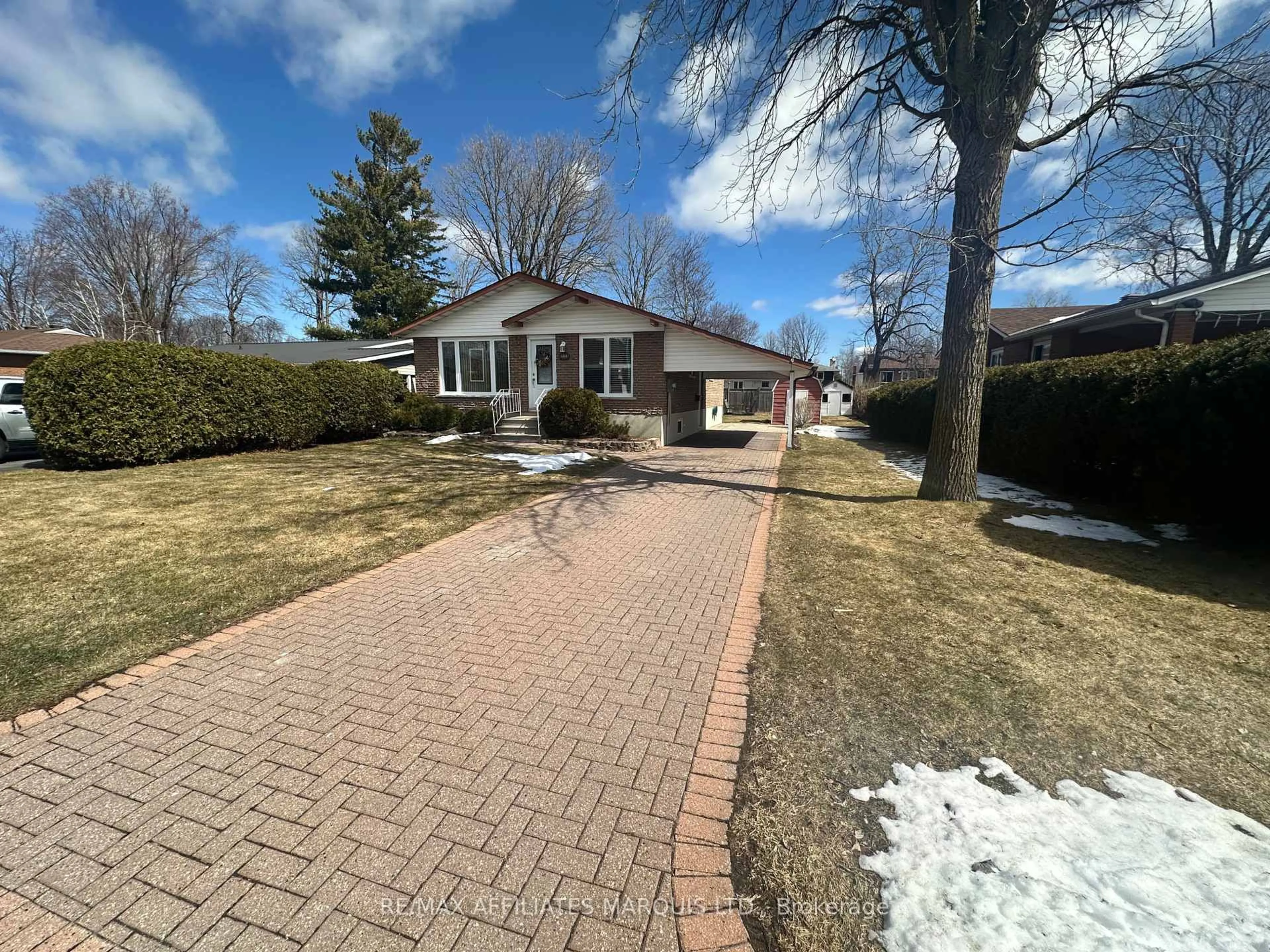 A pic from outside/outdoor area/front of a property/back of a property/a pic from drone, street for 564 Kirkwood St, Cornwall Ontario K6H 5Y8