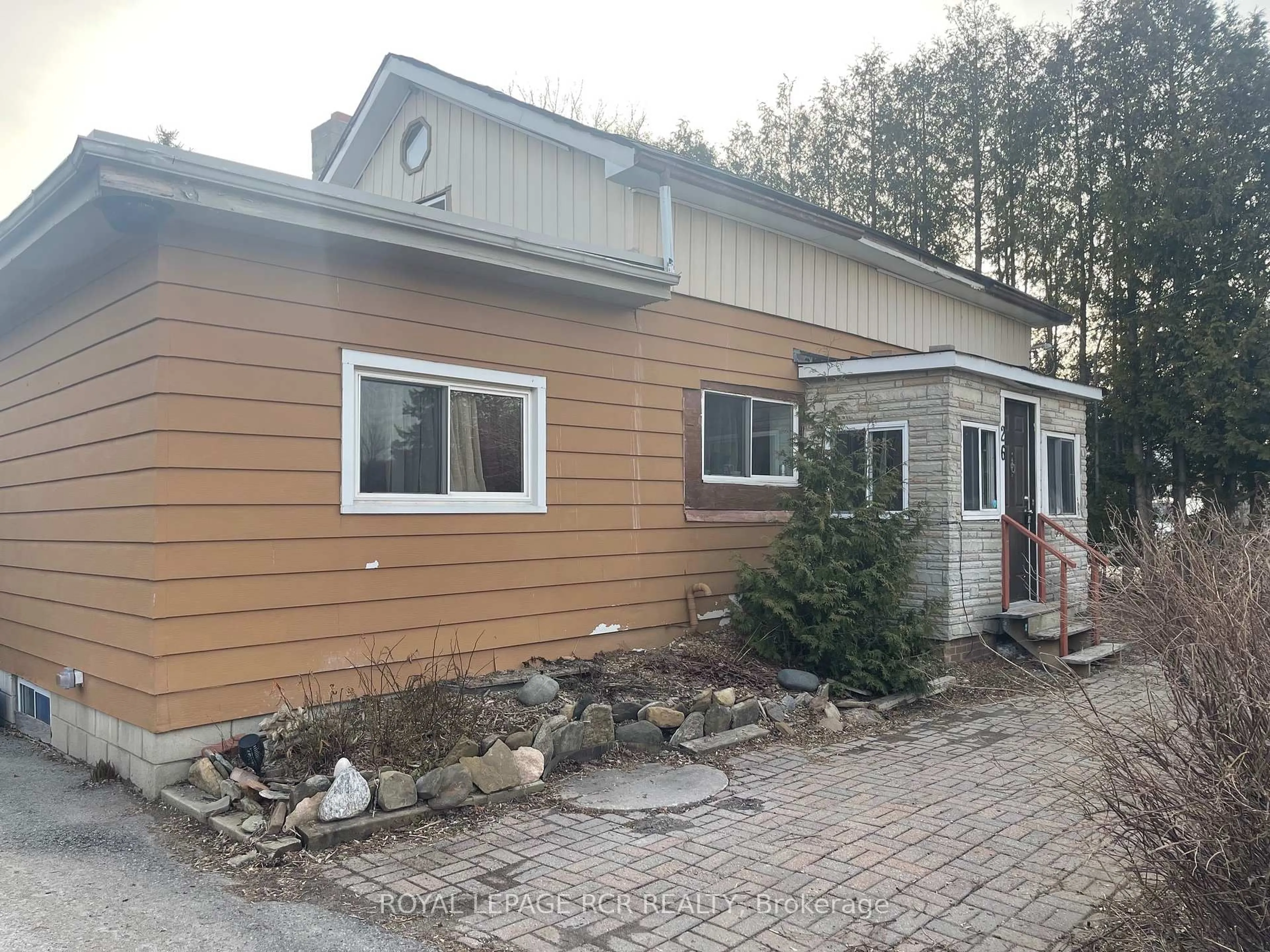 Home with vinyl exterior material, unknown for 26 Trafalgar Rd, Erin Ontario N0B 1Z0