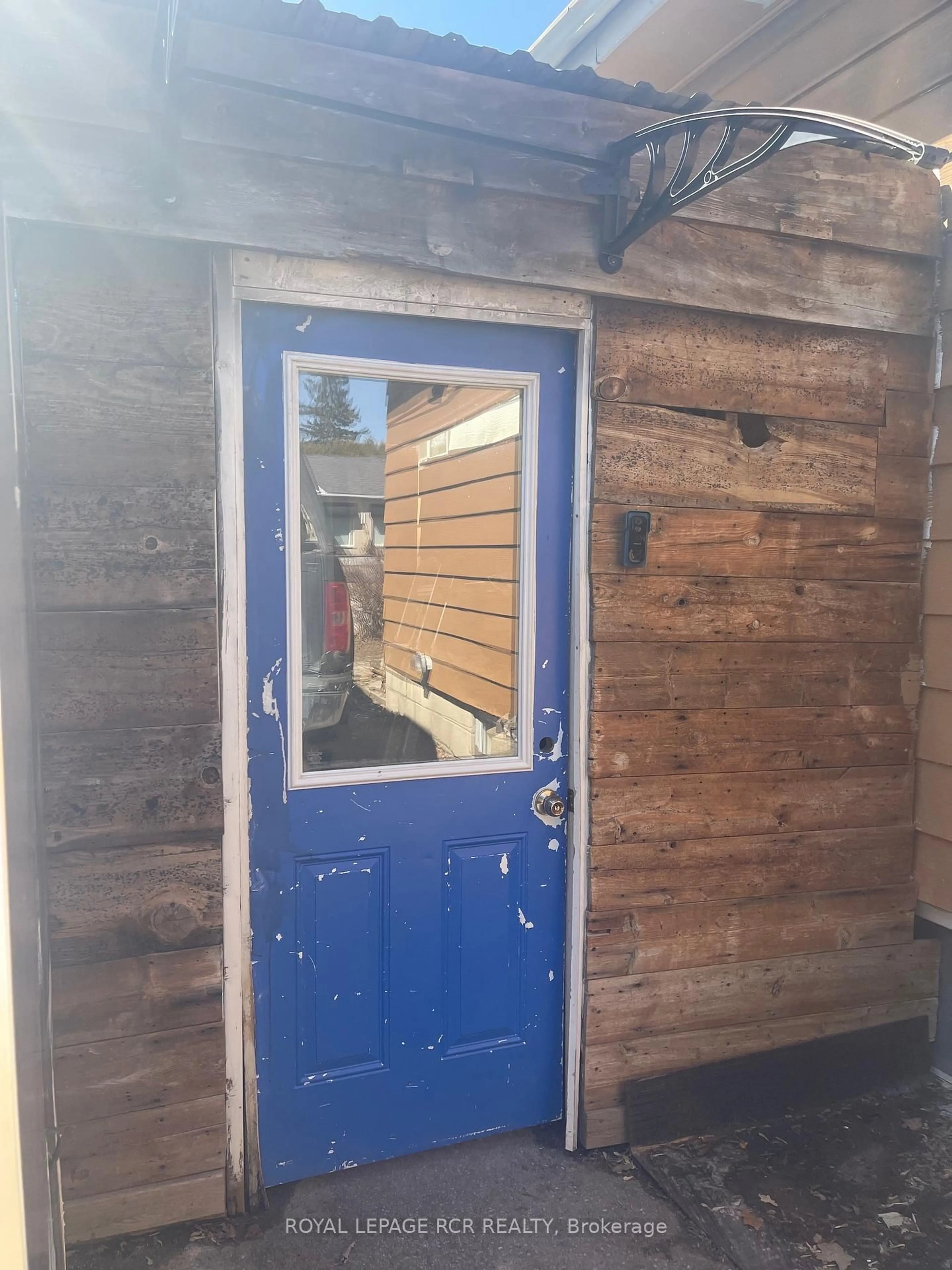 Indoor entryway for 26 Trafalgar Rd, Erin Ontario N0B 1Z0