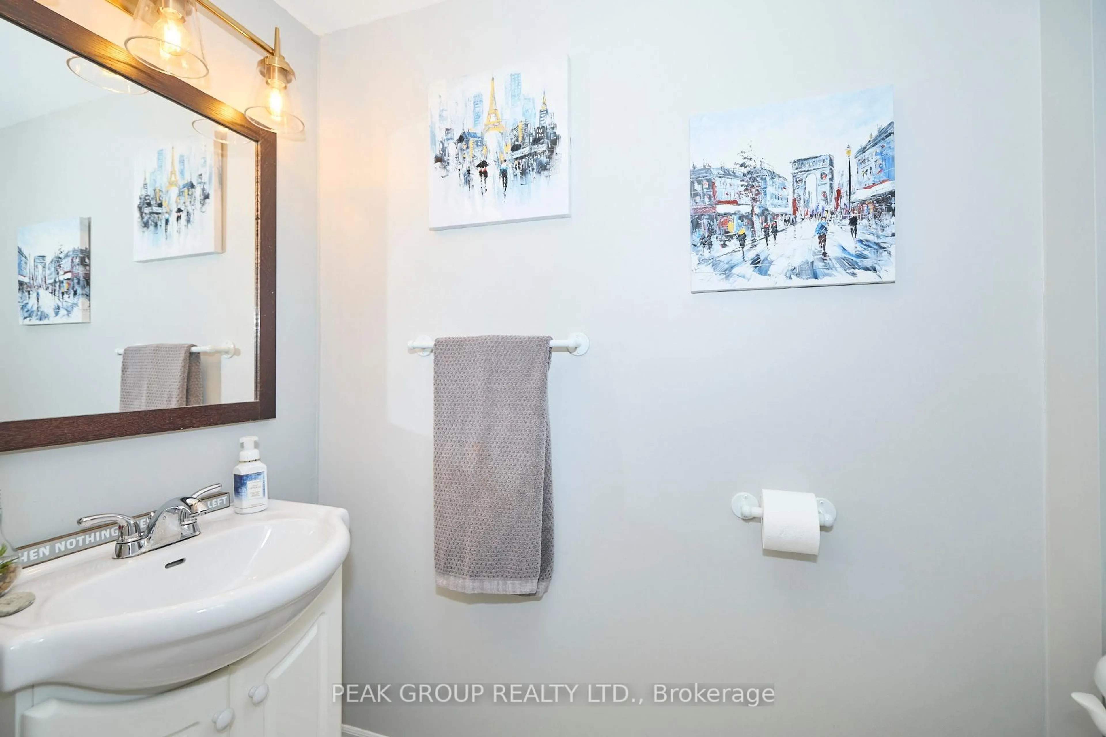 Standard bathroom, ceramic/tile floor for 6263 Valley Way #4, Niagara Falls Ontario L2E 0A1