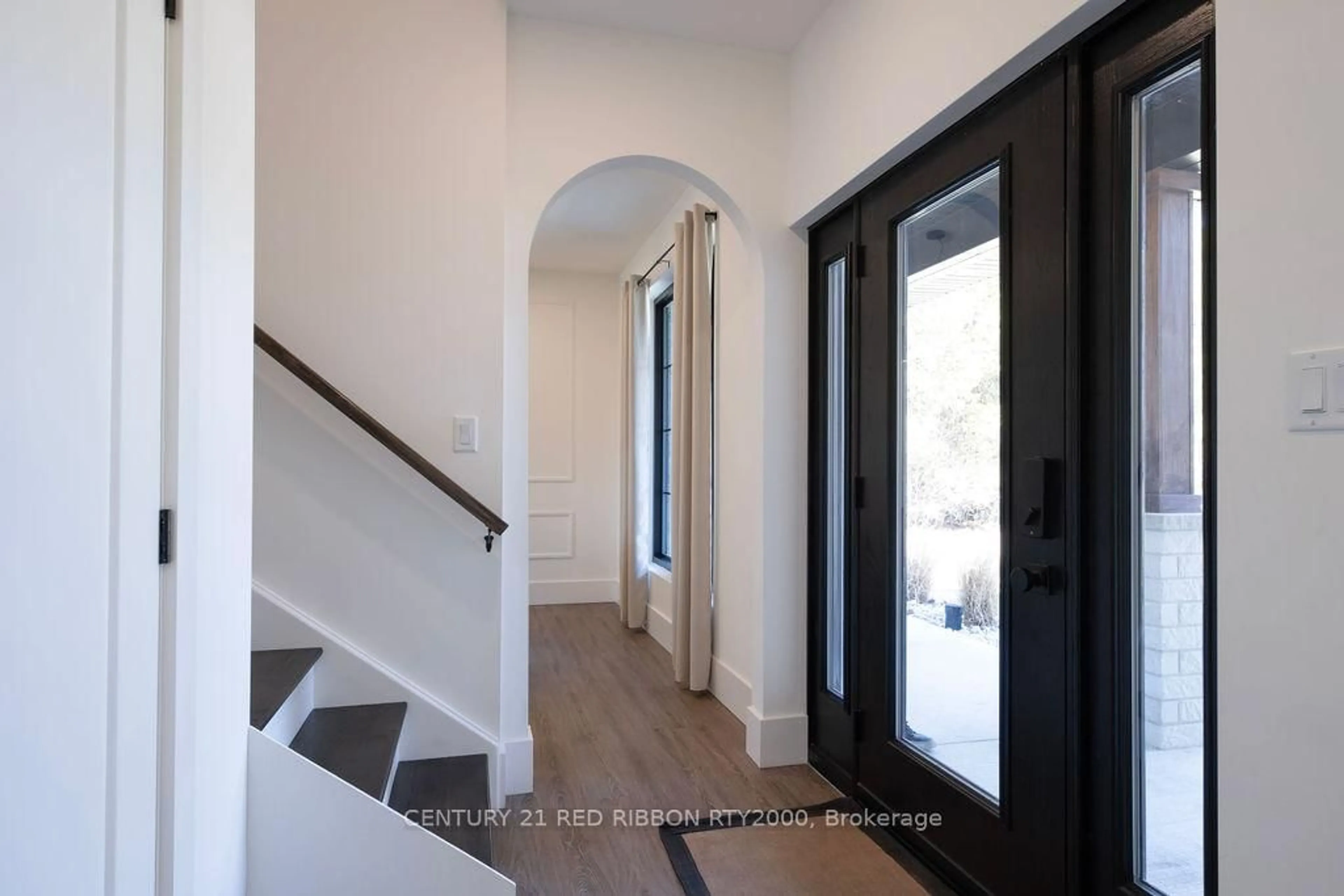Indoor entryway for 18 McNab St, Strathroy-Caradoc Ontario N7G 2E9