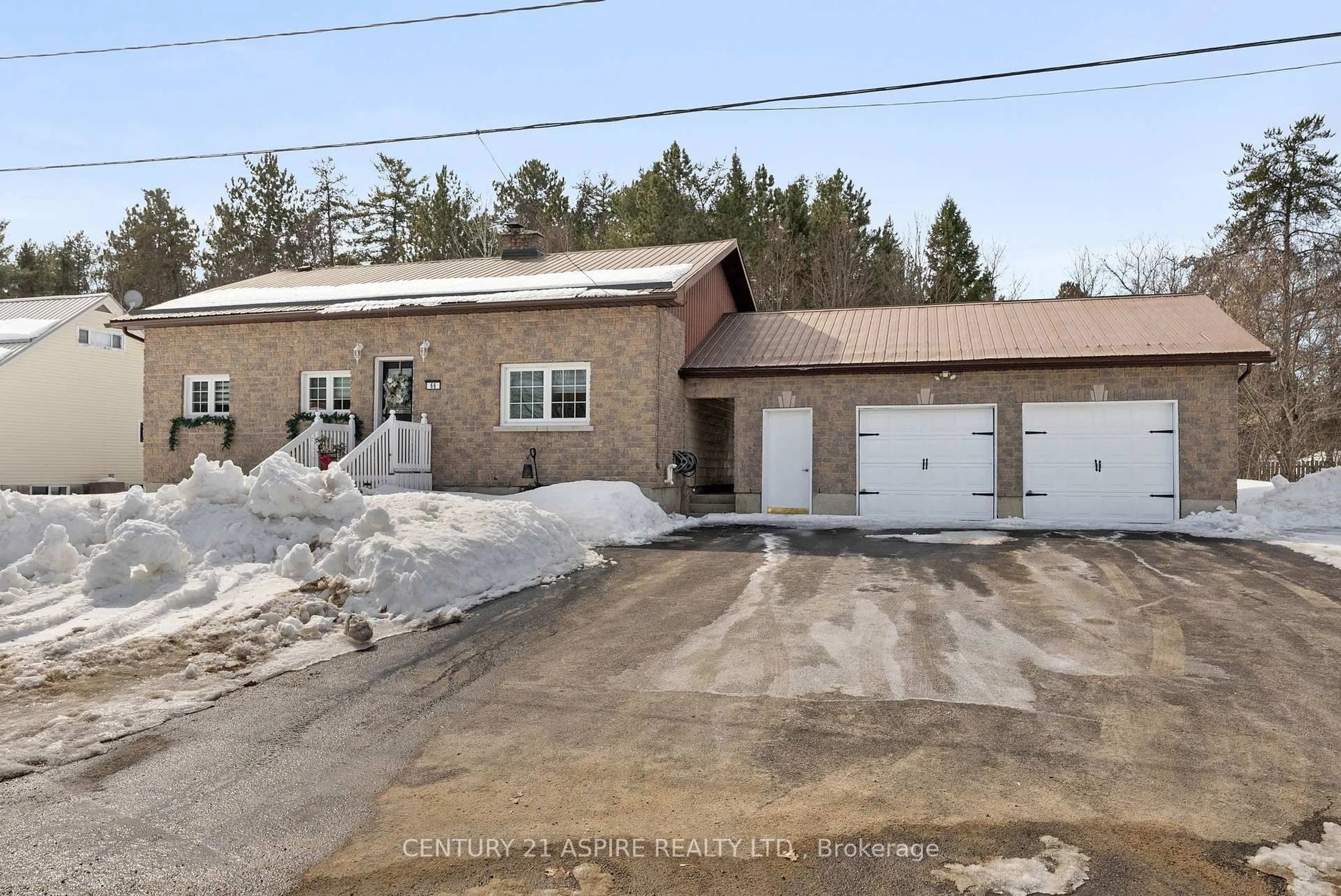 Indoor garage for 66 Church St, Chalk River Ontario K0J 1J0
