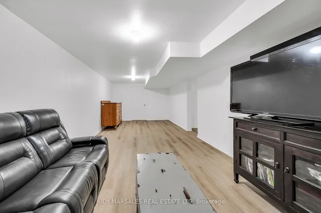 Additional image 8 of 6 Tinder Lane