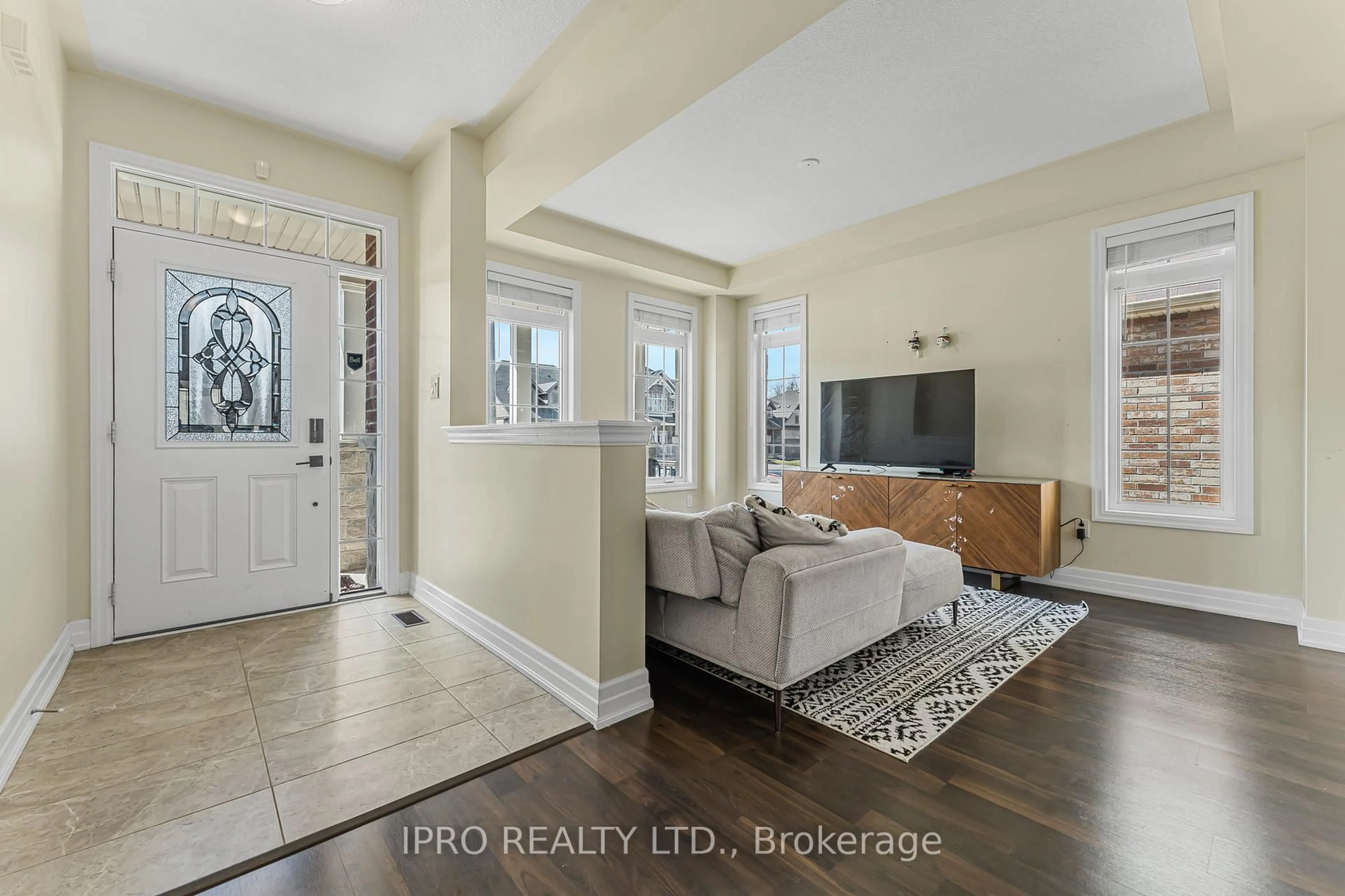 Indoor entryway for 9486 Tallgrass Ave, Niagara Falls Ontario L2G 0Y2