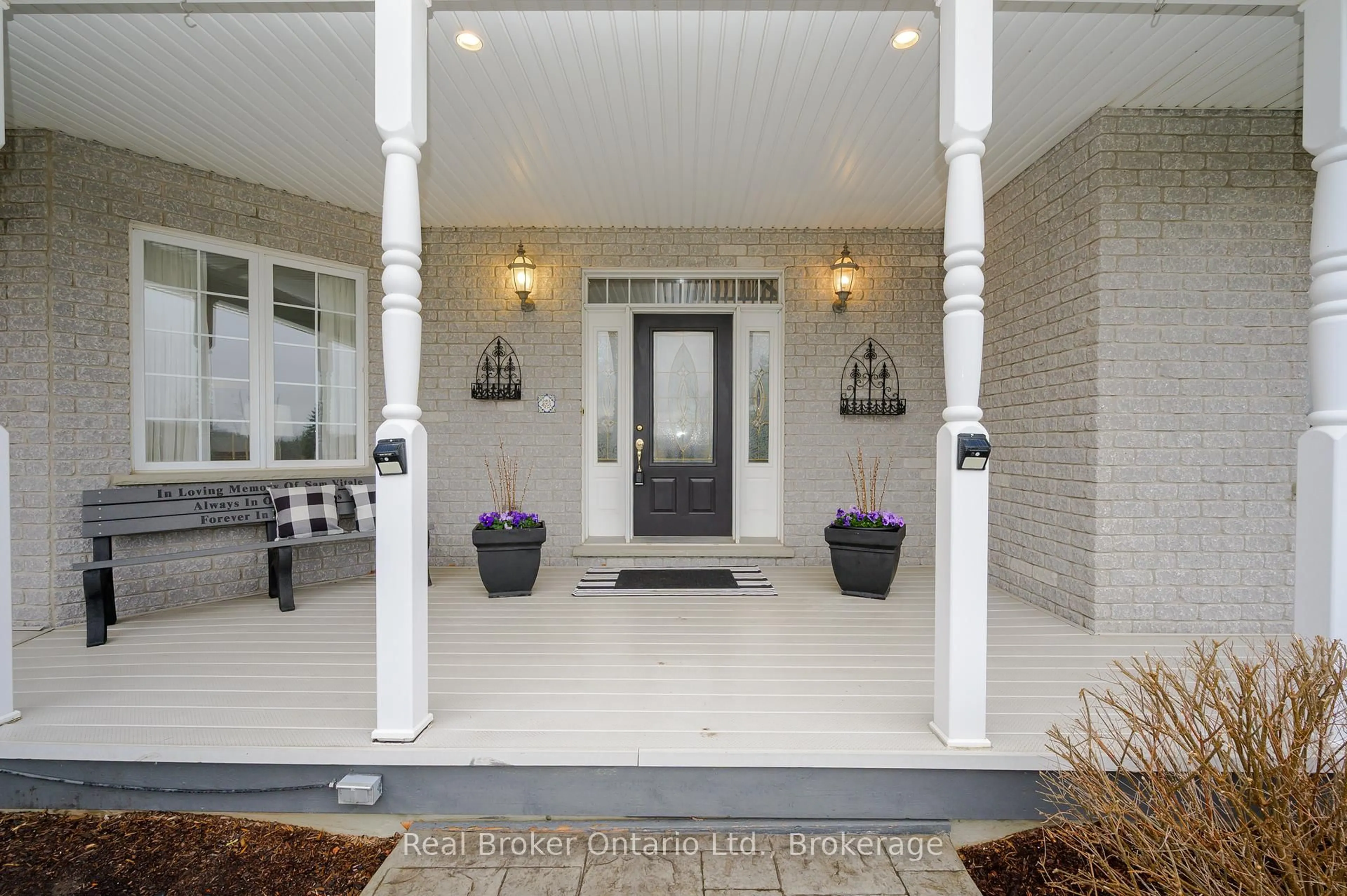 Indoor entryway for 1295 Sheffield Rd, North Dumfries Ontario N1R 5S2