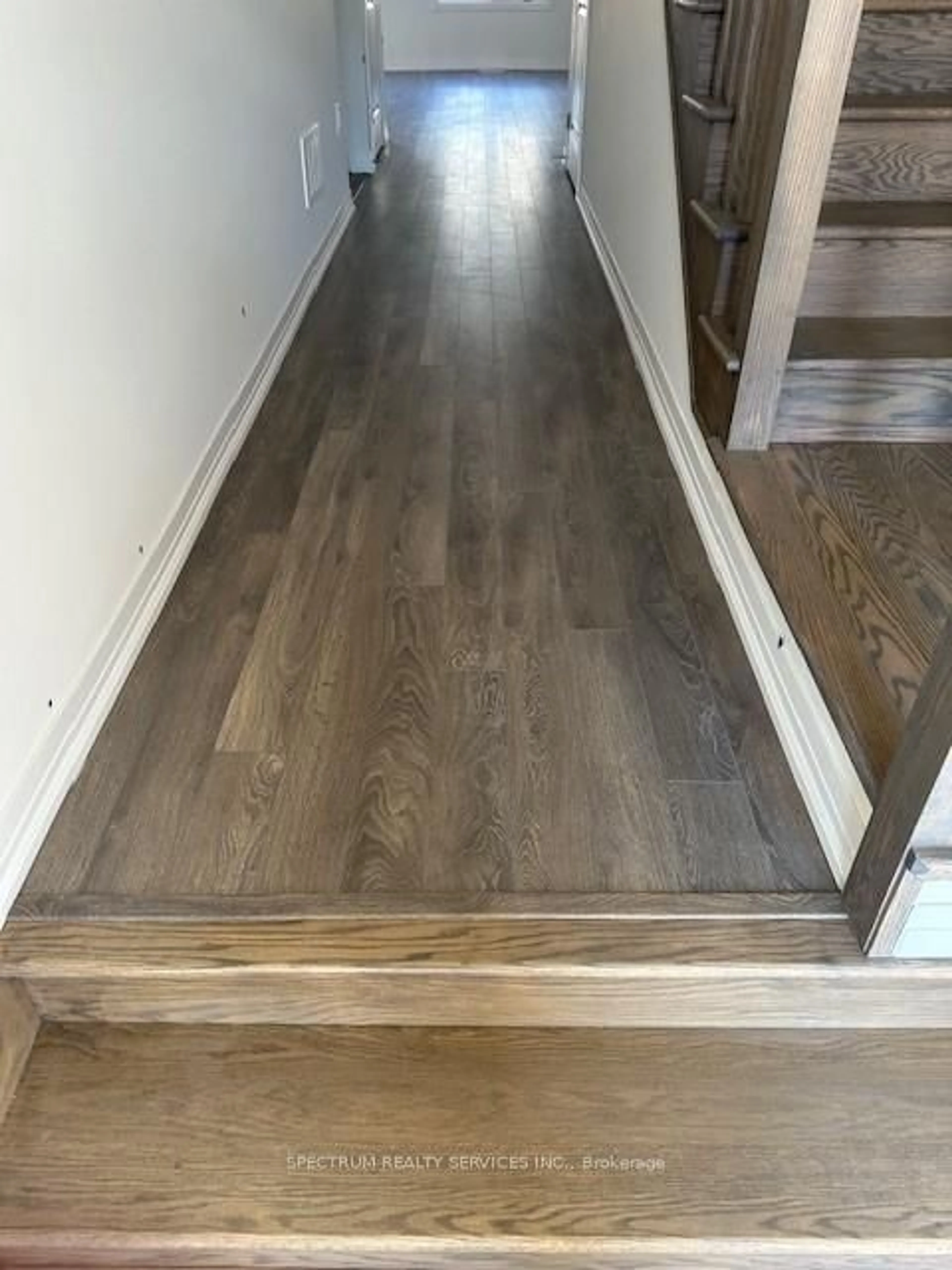 Indoor entryway for 8 Dennis Ave, Brantford Ontario N3V 0C1