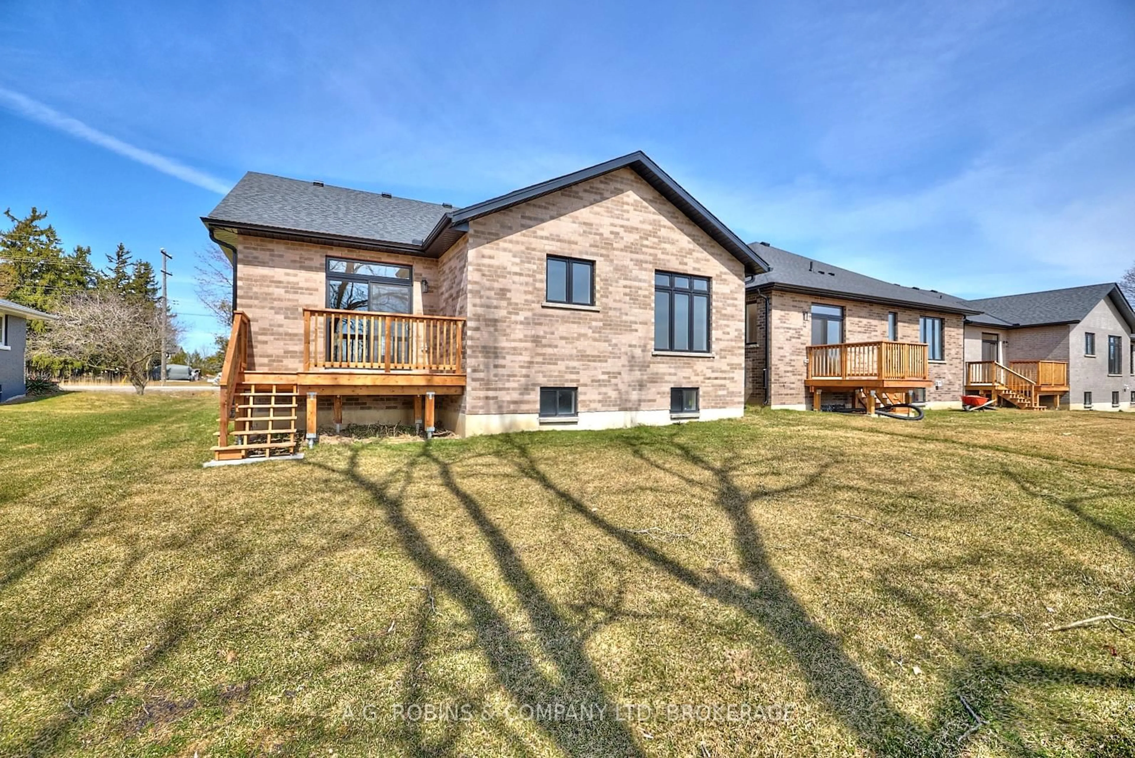 A pic from outside/outdoor area/front of a property/back of a property/a pic from drone, building for 4124 Fly Rd, Lincoln Ontario L0R 1G0