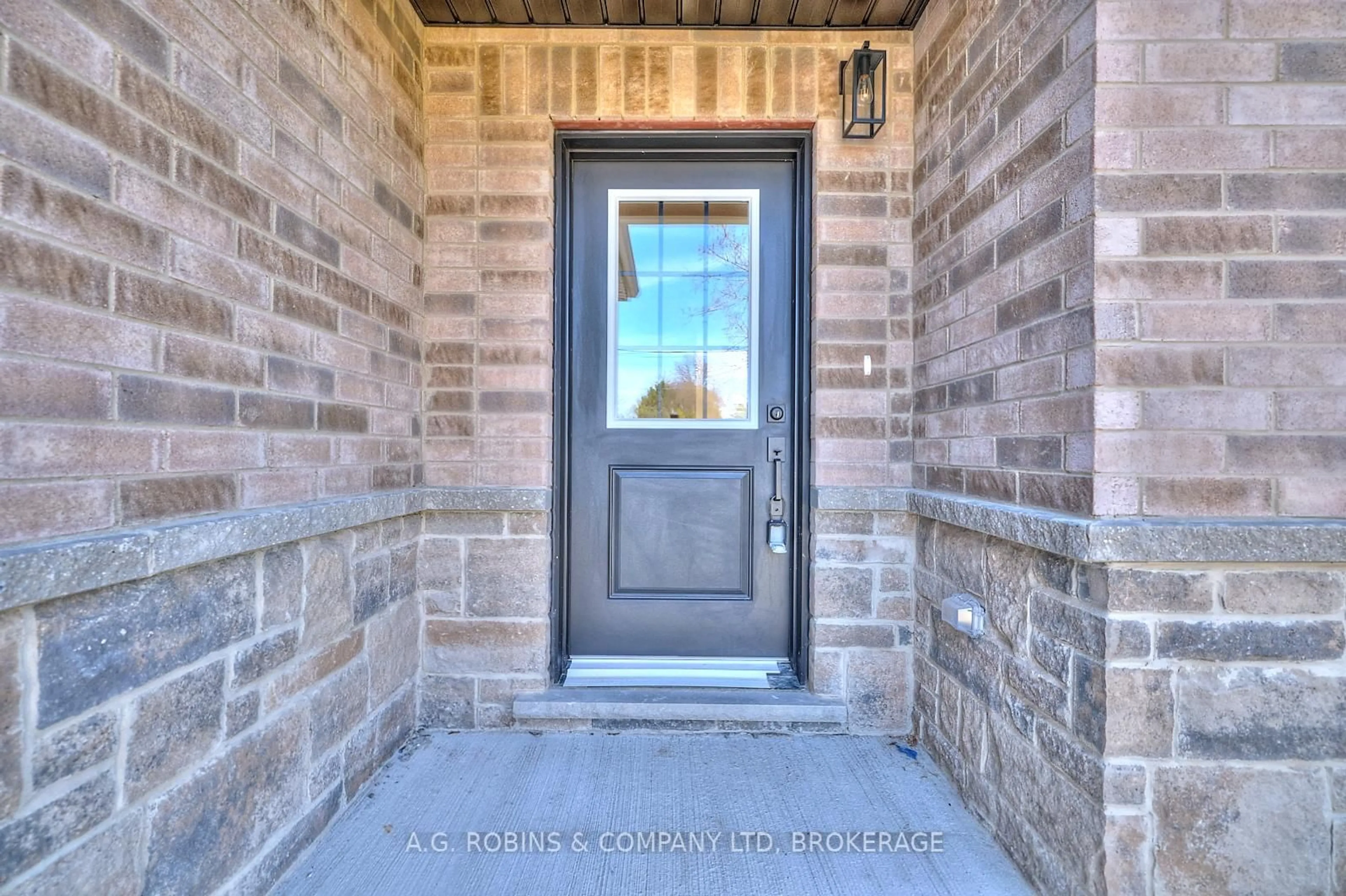 Indoor entryway for 4124 Fly Rd, Lincoln Ontario L0R 1G0