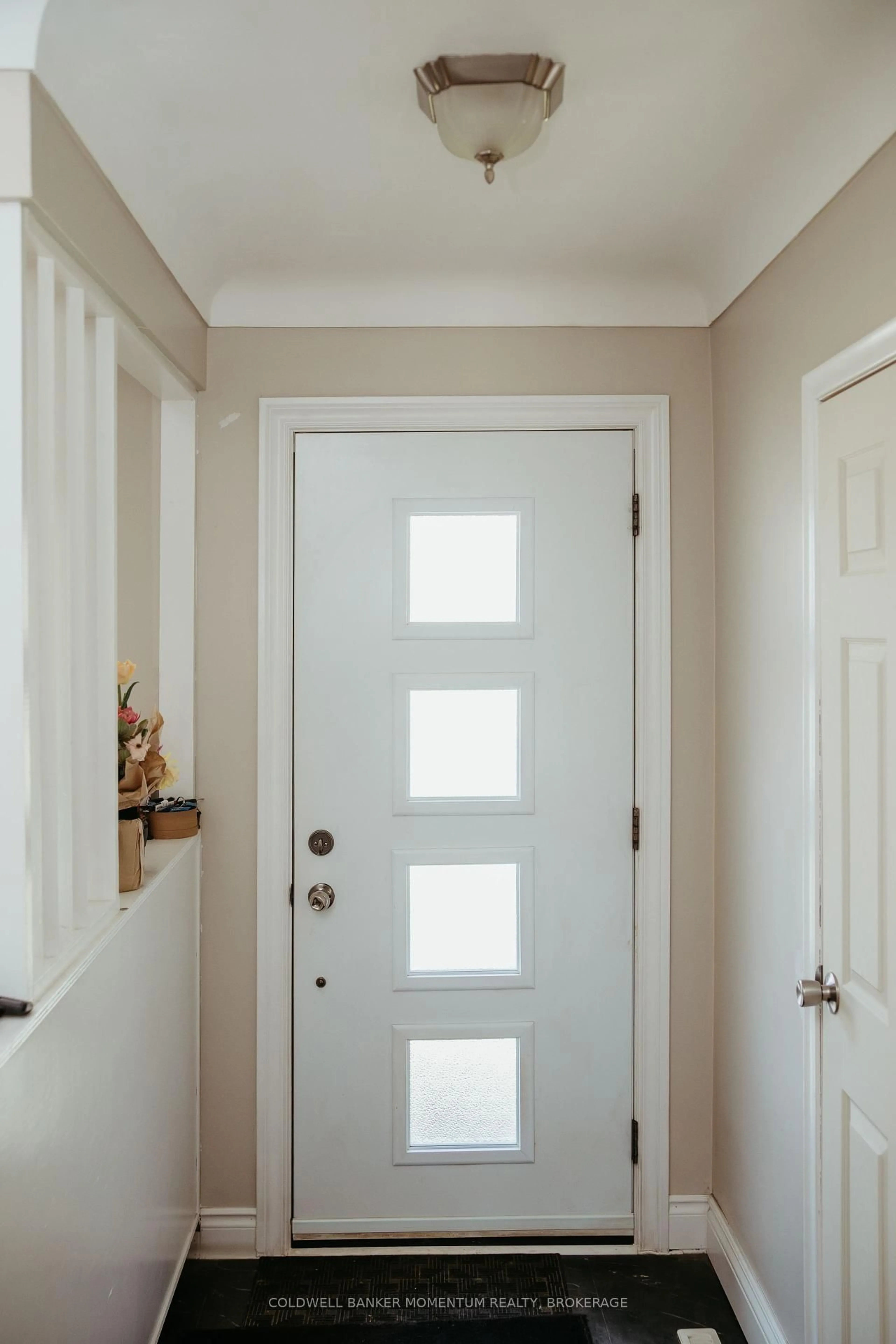 Indoor entryway for 149 Sullivan Ave, Thorold Ontario L2V 2Z3