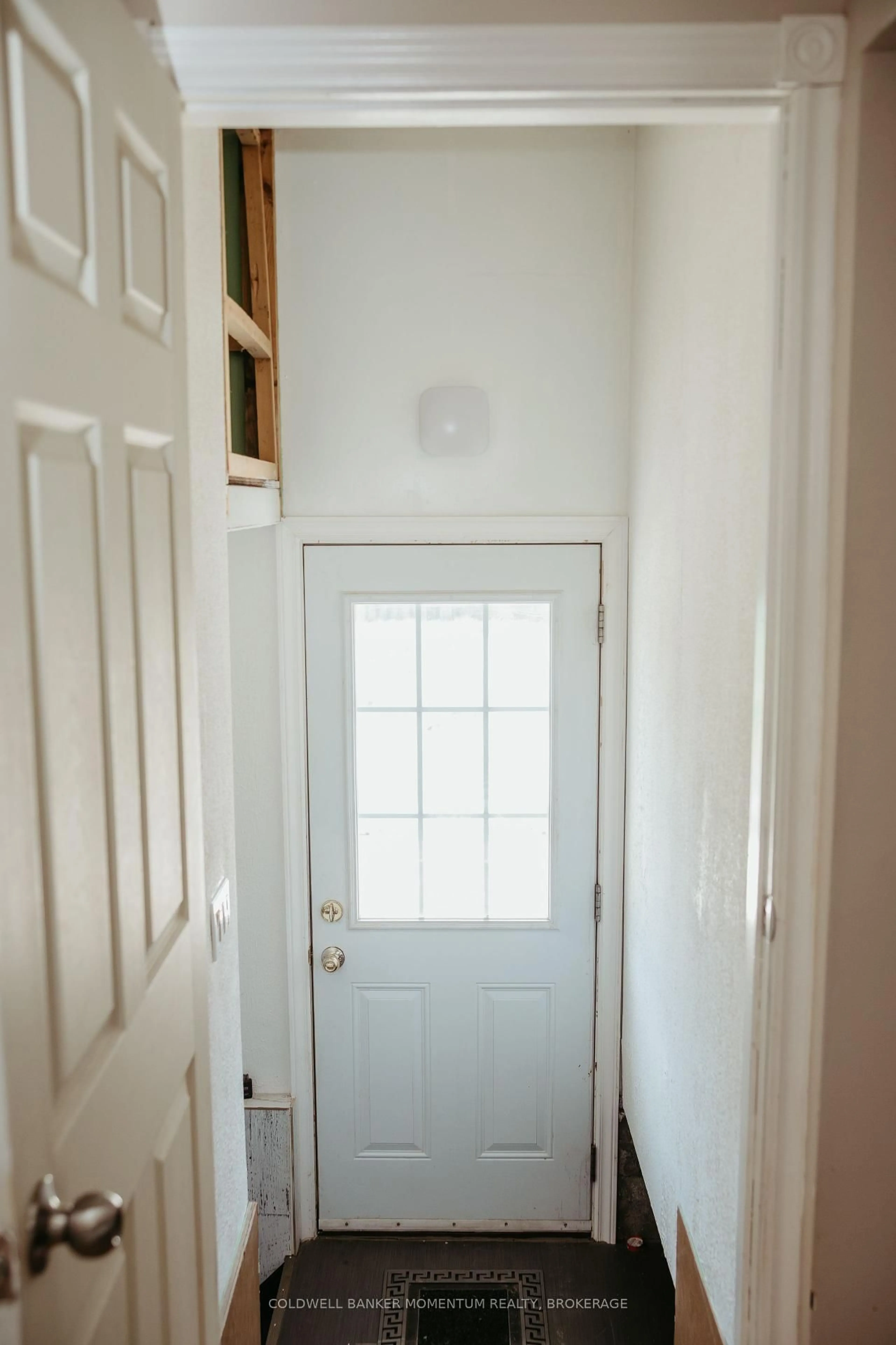 Indoor entryway for 149 Sullivan Ave, Thorold Ontario L2V 2Z3