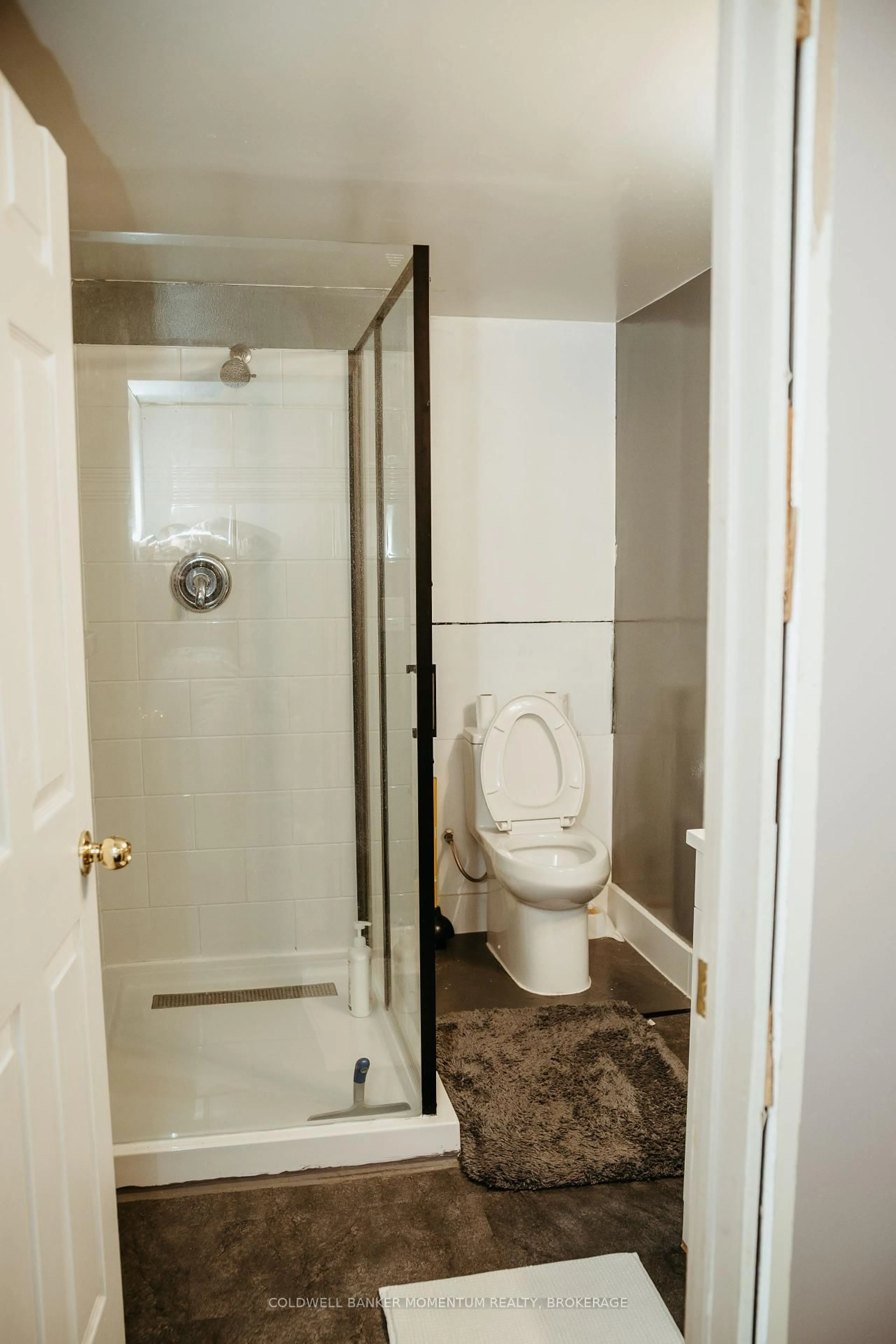 Standard bathroom, unknown for 149 Sullivan Ave, Thorold Ontario L2V 2Z3