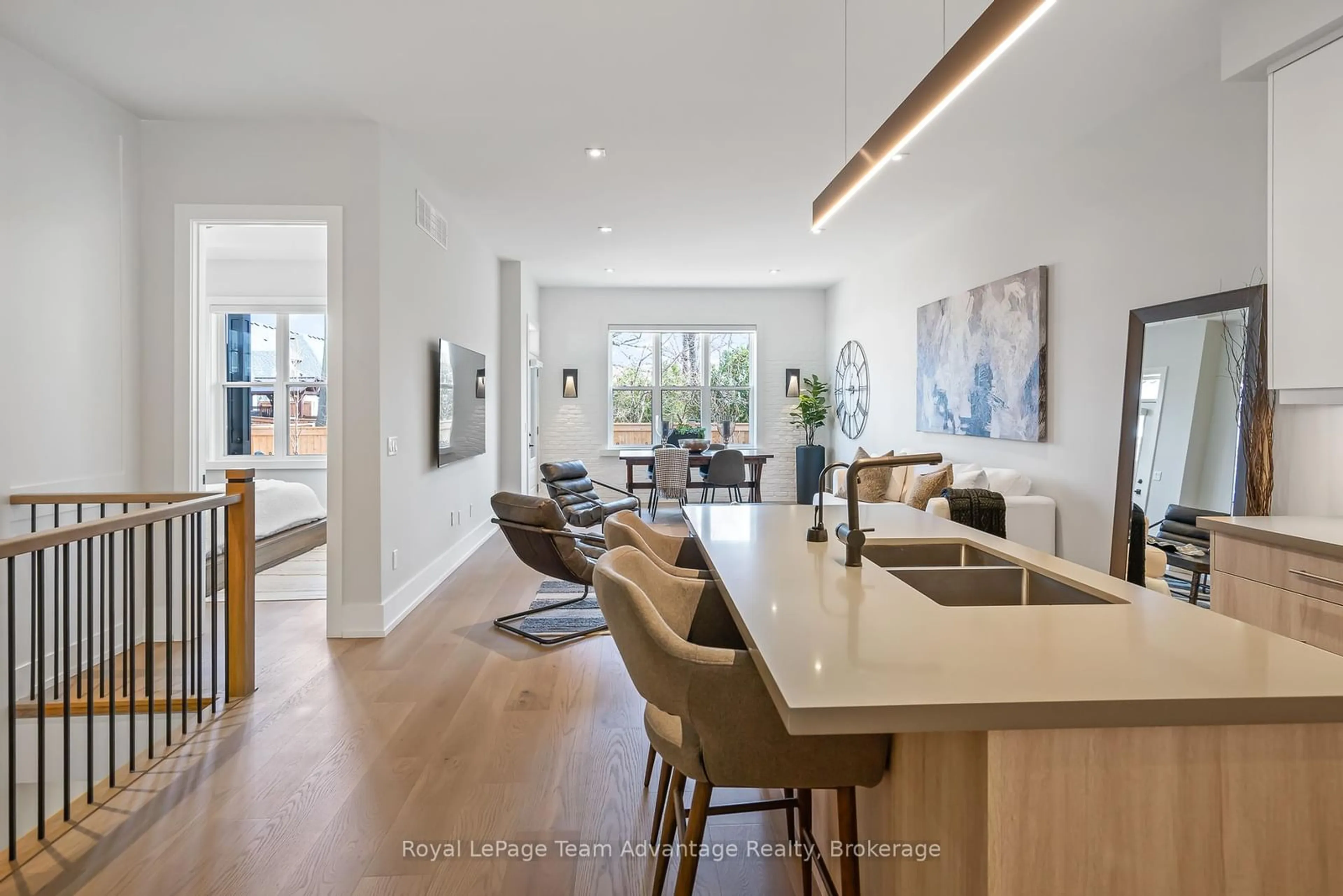 Open concept kitchen, wood/laminate floor for 25 Sorensen Crt #5, Niagara-on-the-Lake Ontario L0S 1T0