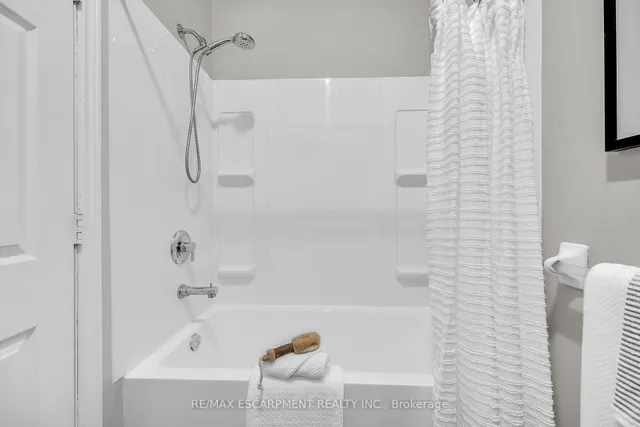 Additional property image - 161 RAY St