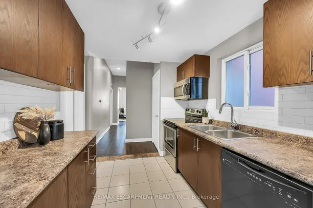 Additional property image - 161 RAY St