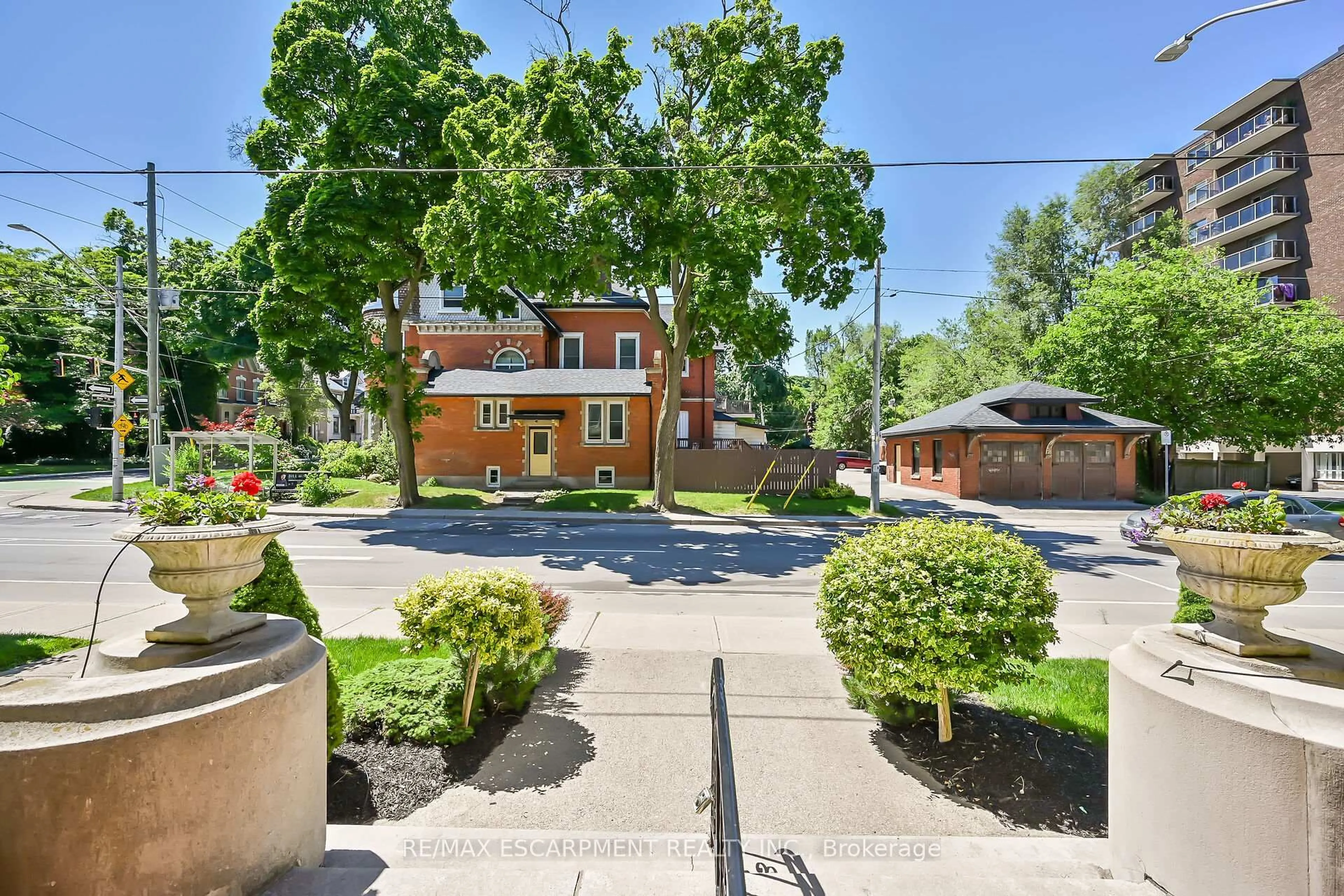 A pic from outside/outdoor area/front of a property/back of a property/a pic from drone, street for 86 HERKIMER St #LL2, Hamilton Ontario L8P 2G7