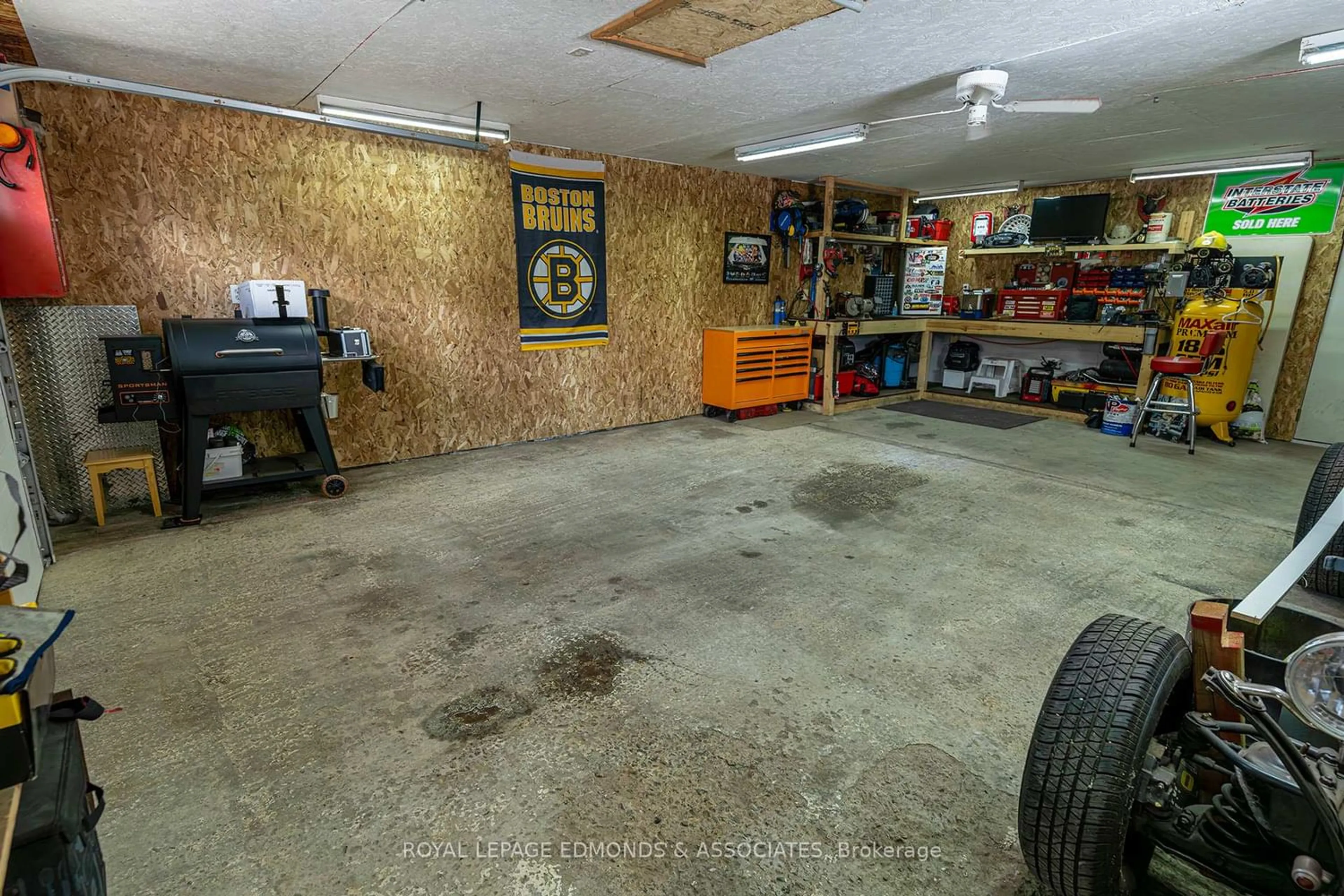 Indoor garage for 7 Bob Seguin Dr, Chalk River Ontario K0J 1J0