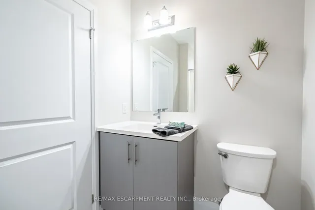 Additional property image - 1 Redfern Ave Unit 441