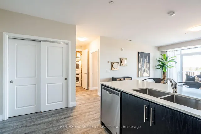 Additional property image - 1 Redfern Ave Unit 441