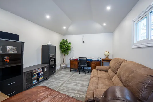 Additional property image - 19 East 44th St