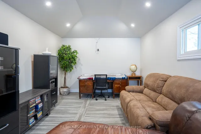 Additional property image - 19 East 44th St