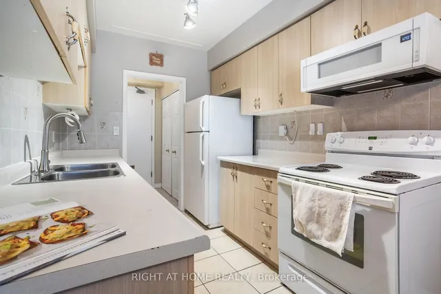 Additional property image - 8 Woodman Dr Unit 207