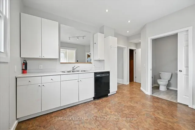 Additional property image - 15 Huron St