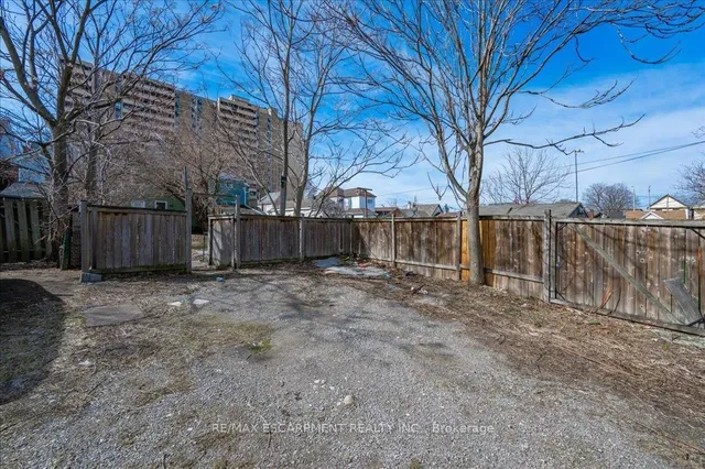 Additional property image - 15 Huron St