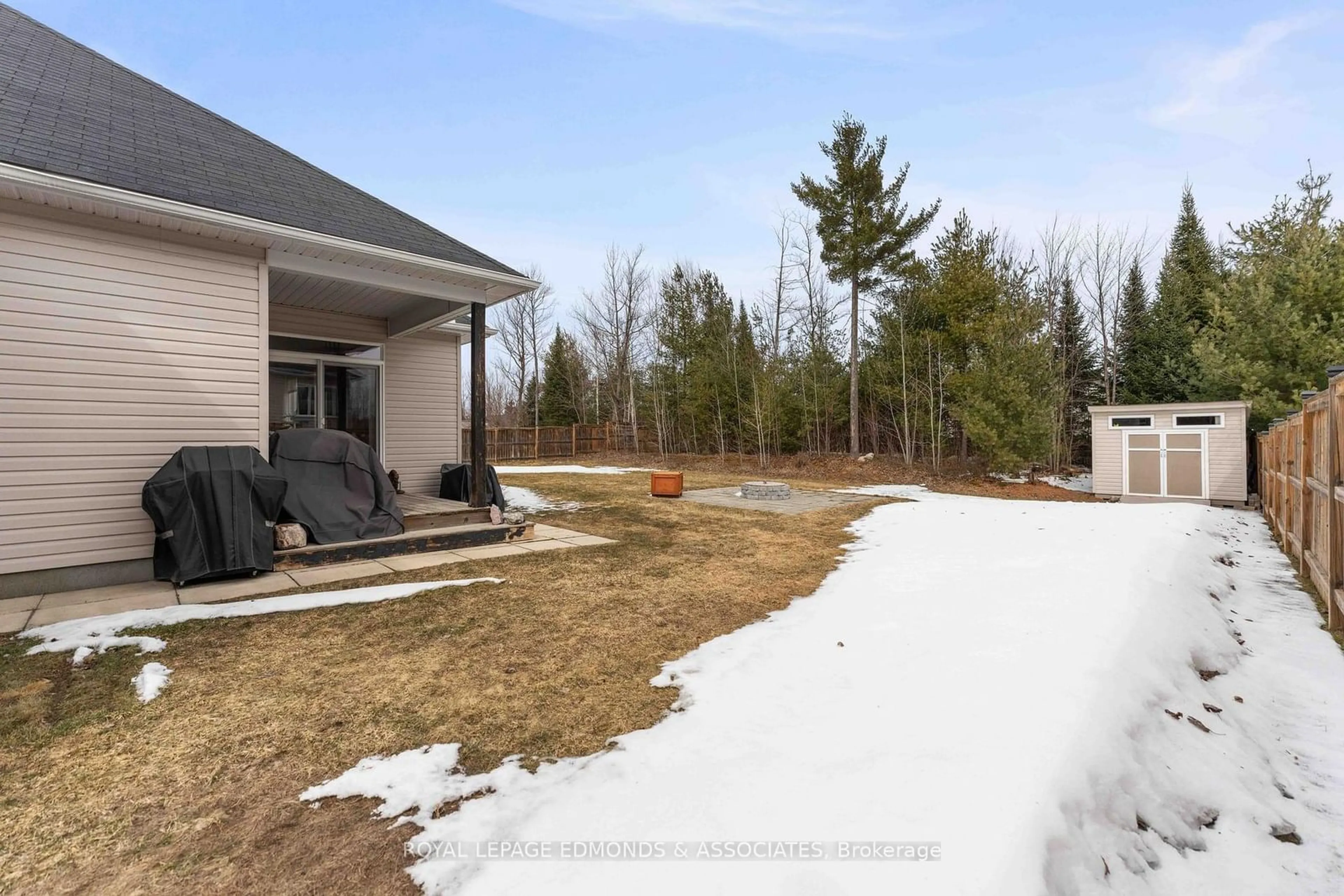Patio, unknown for 31 Bedard Blvd, Petawawa Ontario K8H 0B7
