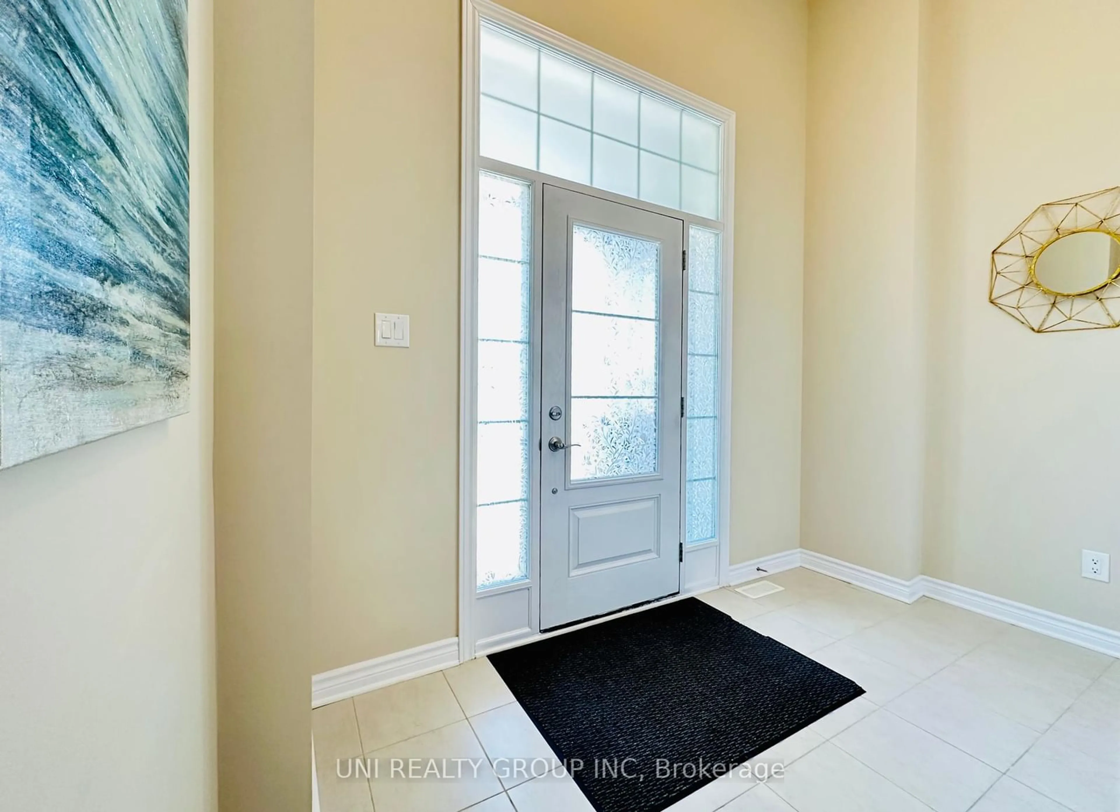 Indoor entryway for 553 Lilith St, Ottawa Ontario K2J 6M1