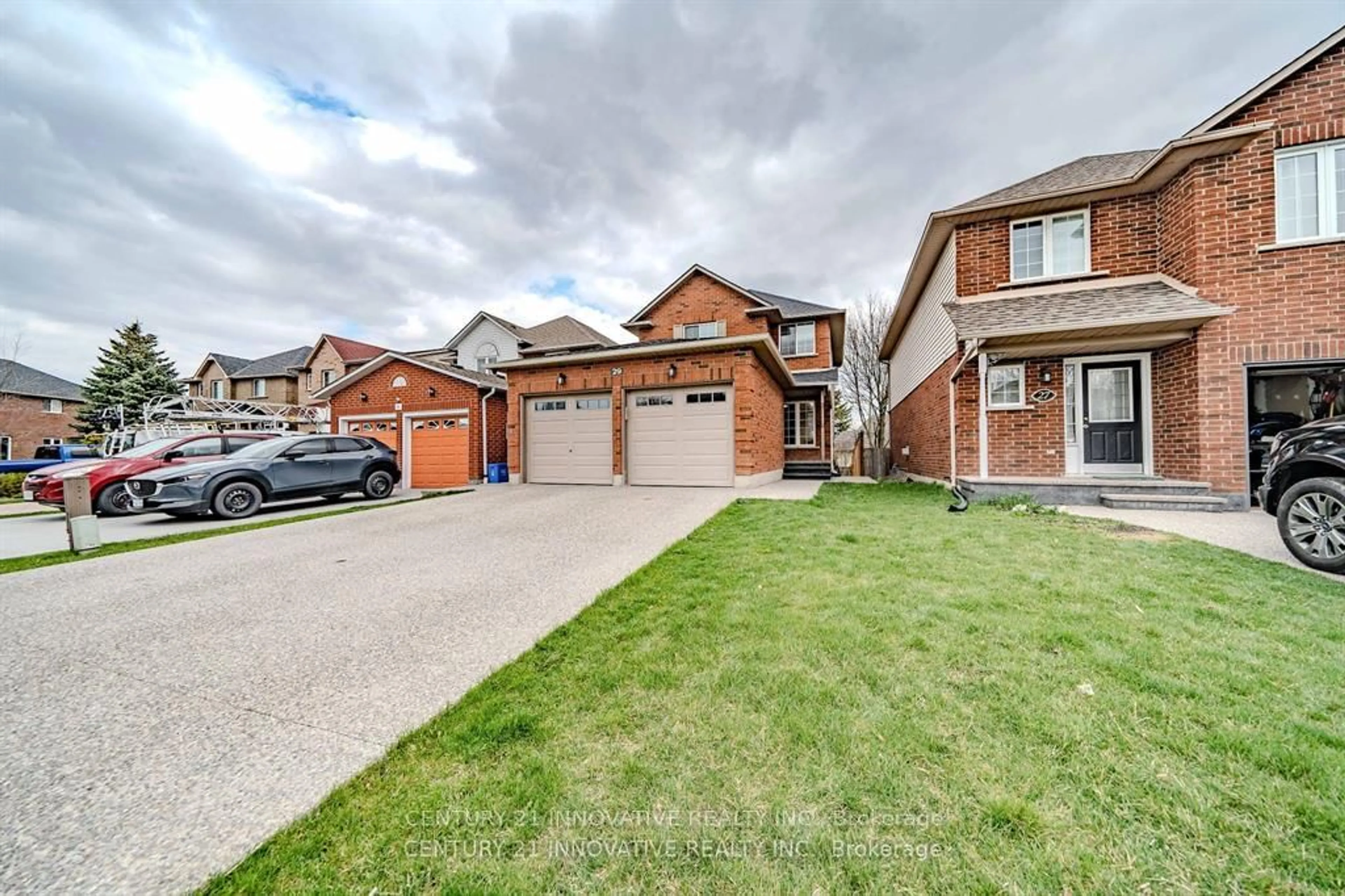 A pic from outside/outdoor area/front of a property/back of a property/a pic from drone, street for 29 Brookheath Lane, Hamilton Ontario L0R 1W0