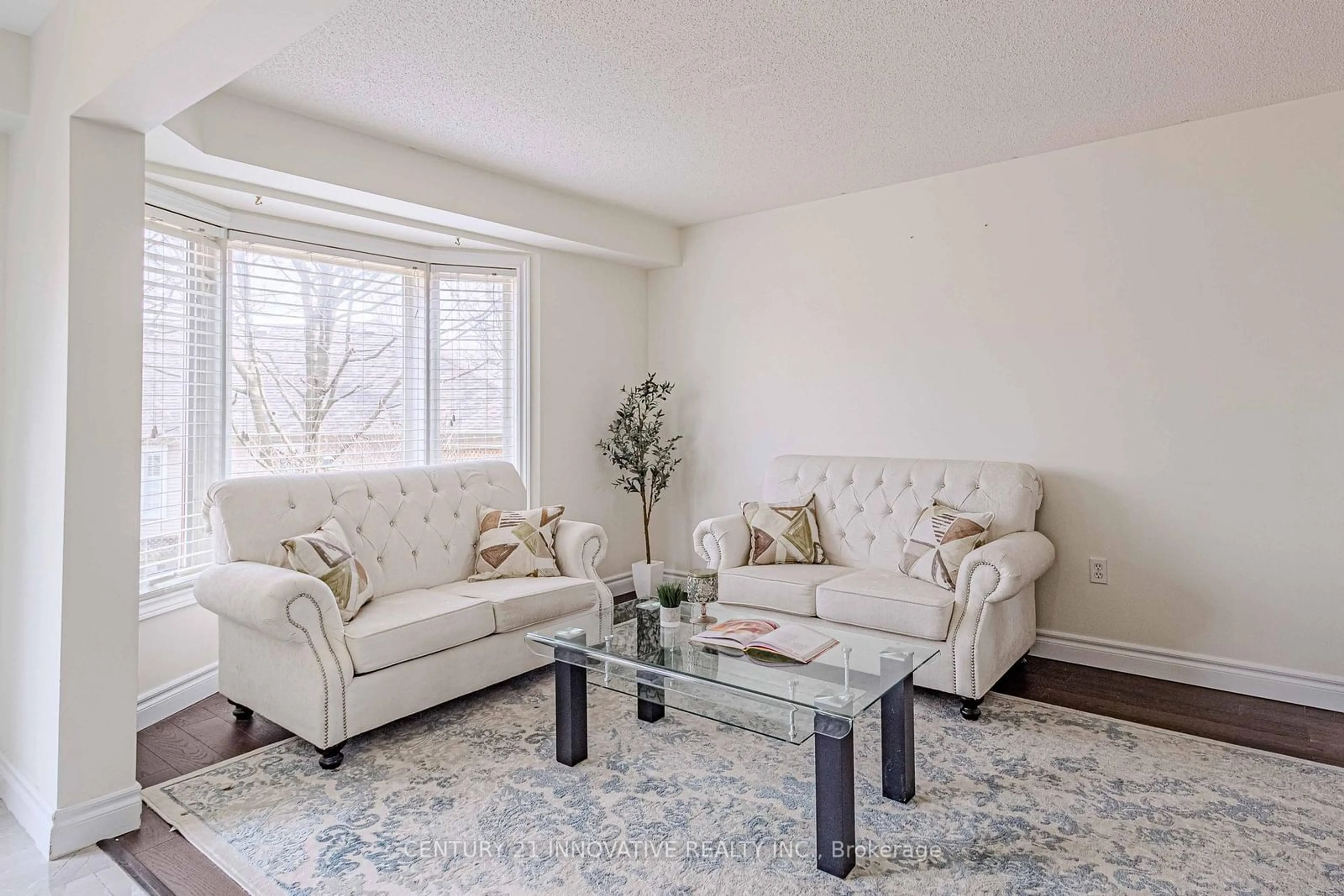 Living room with furniture, unknown for 29 Brookheath Lane, Hamilton Ontario L0R 1W0