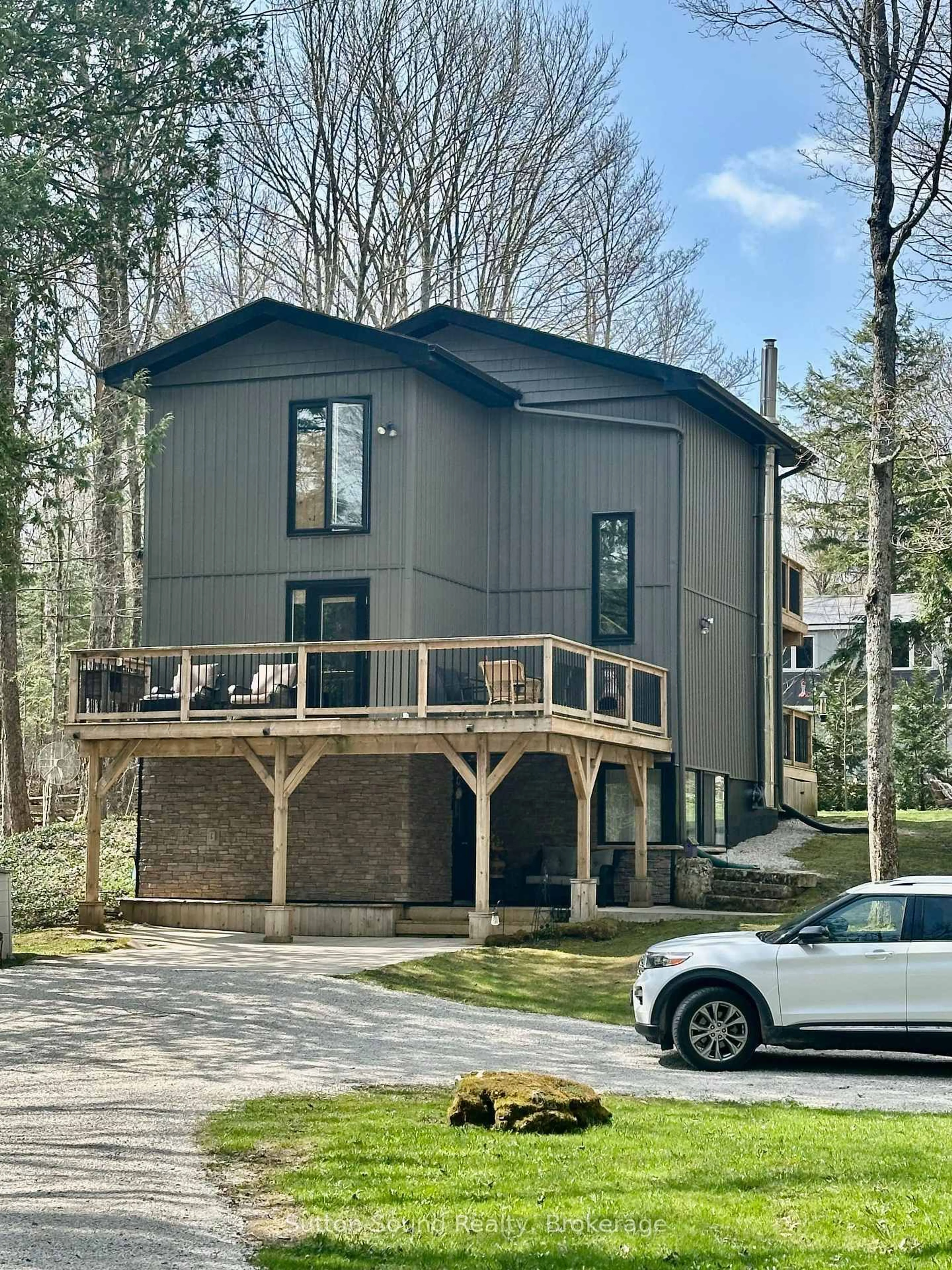 Home with vinyl exterior material, street for 134 Lakeview Dr, Georgian Bluffs Ontario N0H 2T0