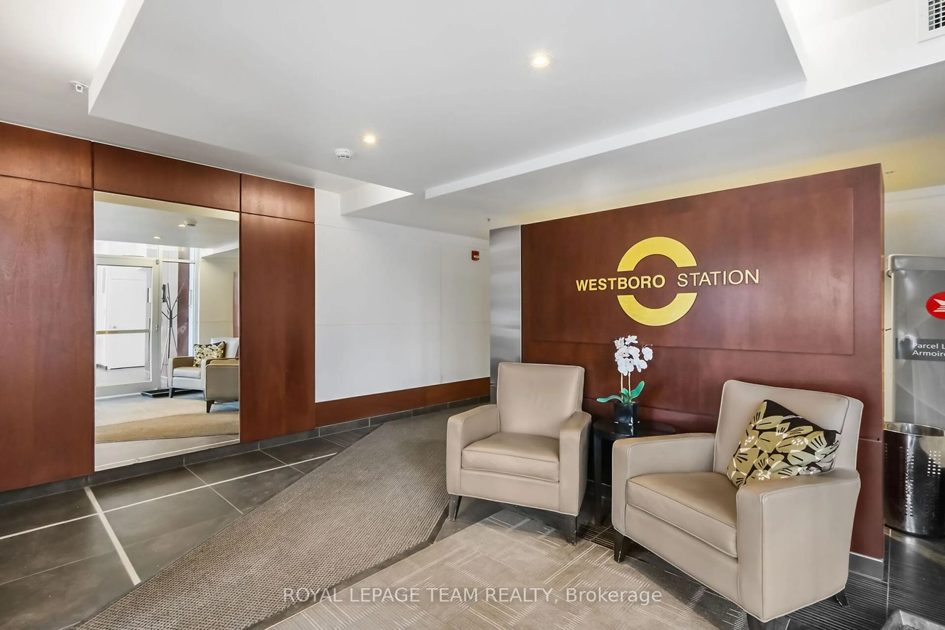Lobby for 401 Golden Ave #704, Ottawa Ontario K2A 1H4