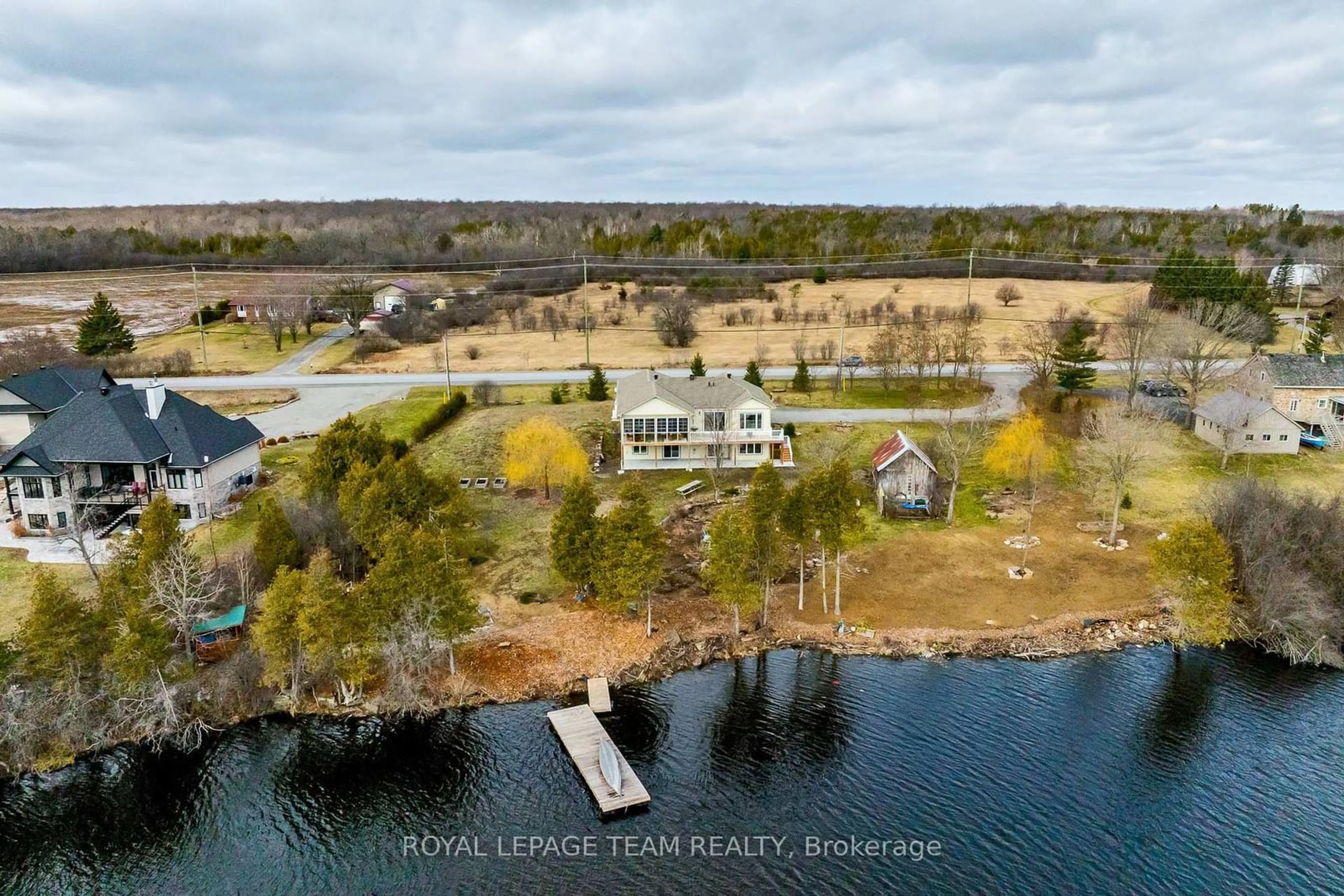 A pic from outside/outdoor area/front of a property/back of a property/a pic from drone, water/lake/river/ocean view for 853 Heritage Dr, Merrickville Ontario K0G 1N0