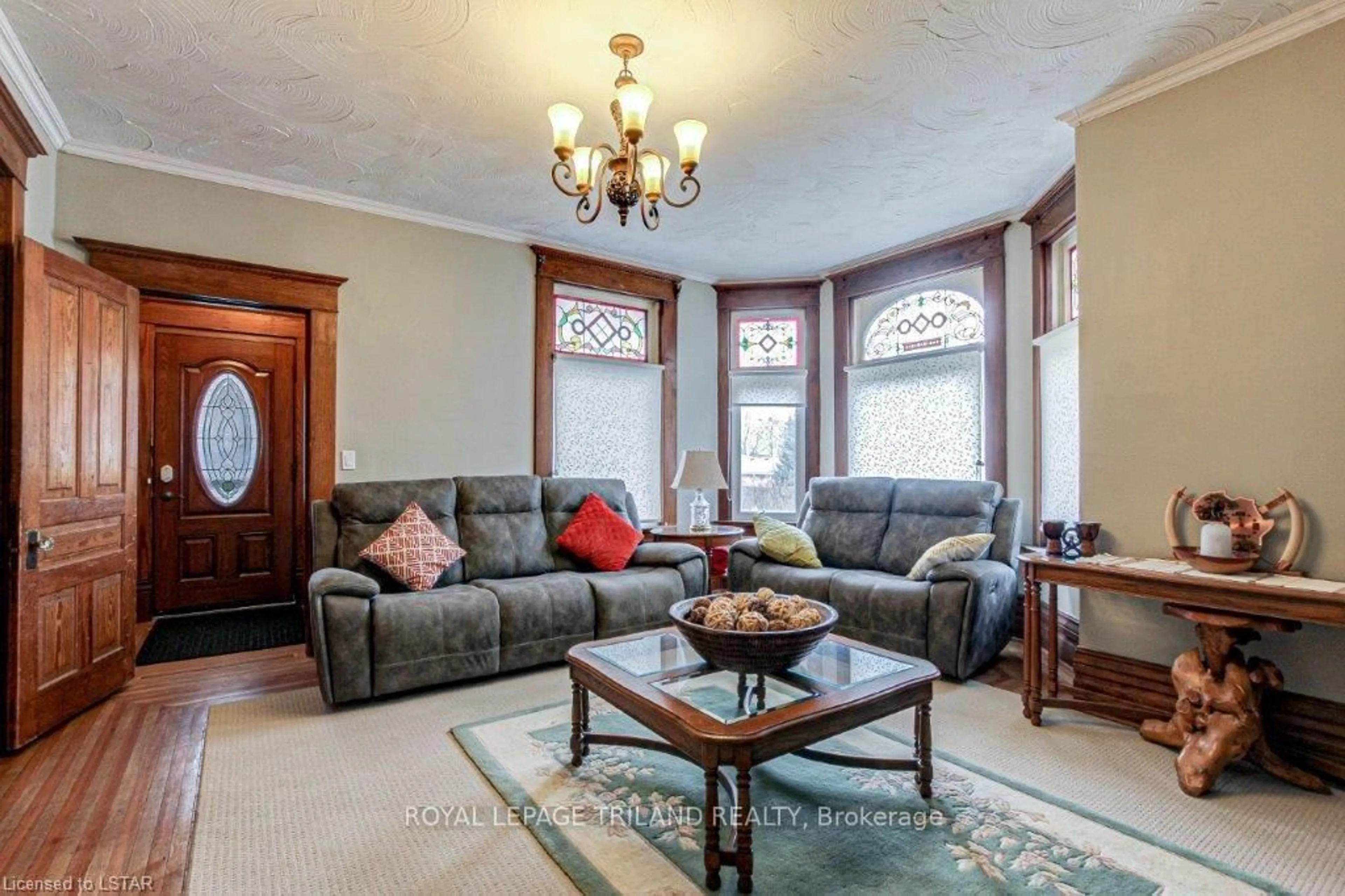 Living room with furniture, unknown for 286 King St, Thames Centre Ontario N0M 2P0