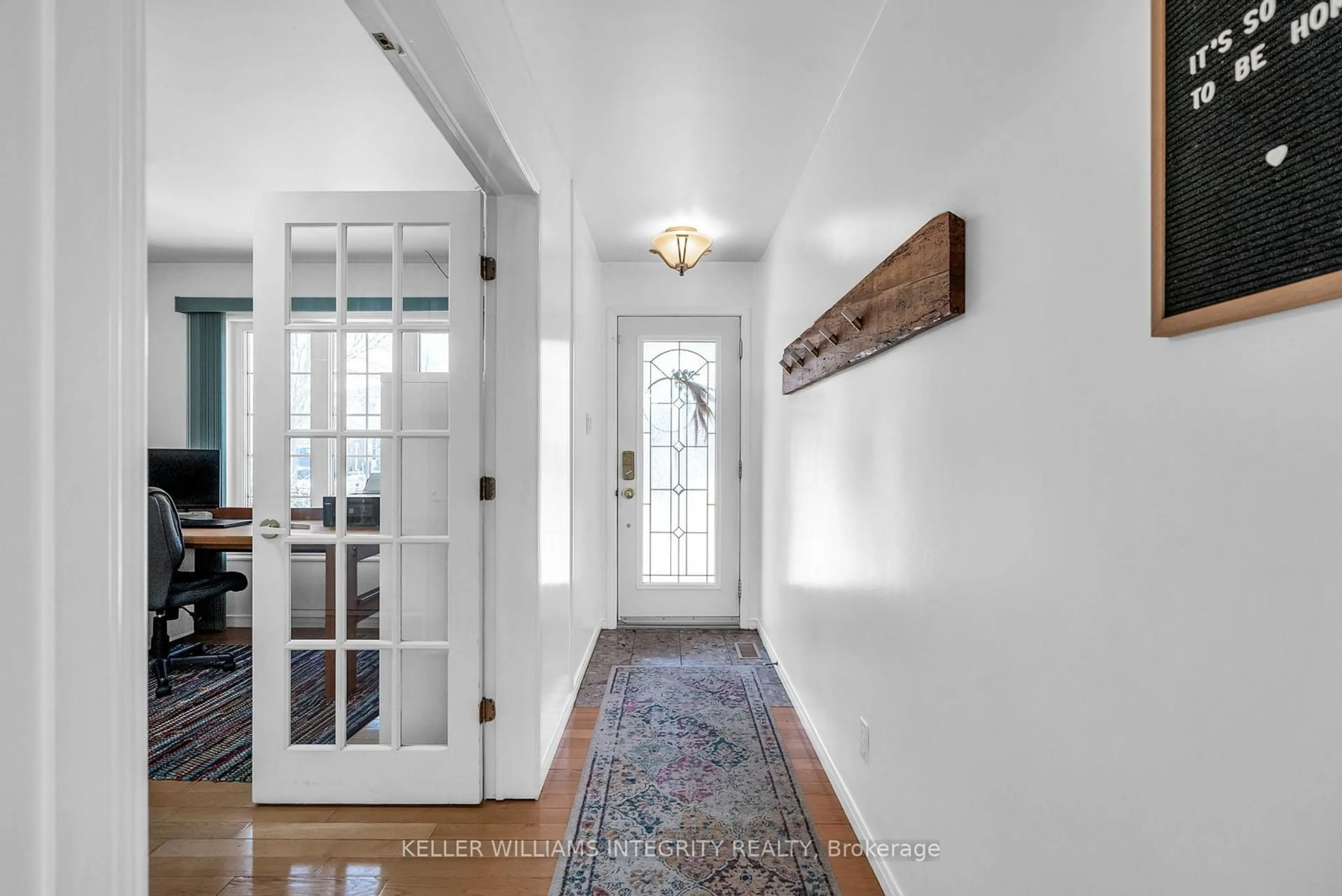 Indoor entryway for 664 Champlain Dr, Cornwall Ontario K6H 6P2