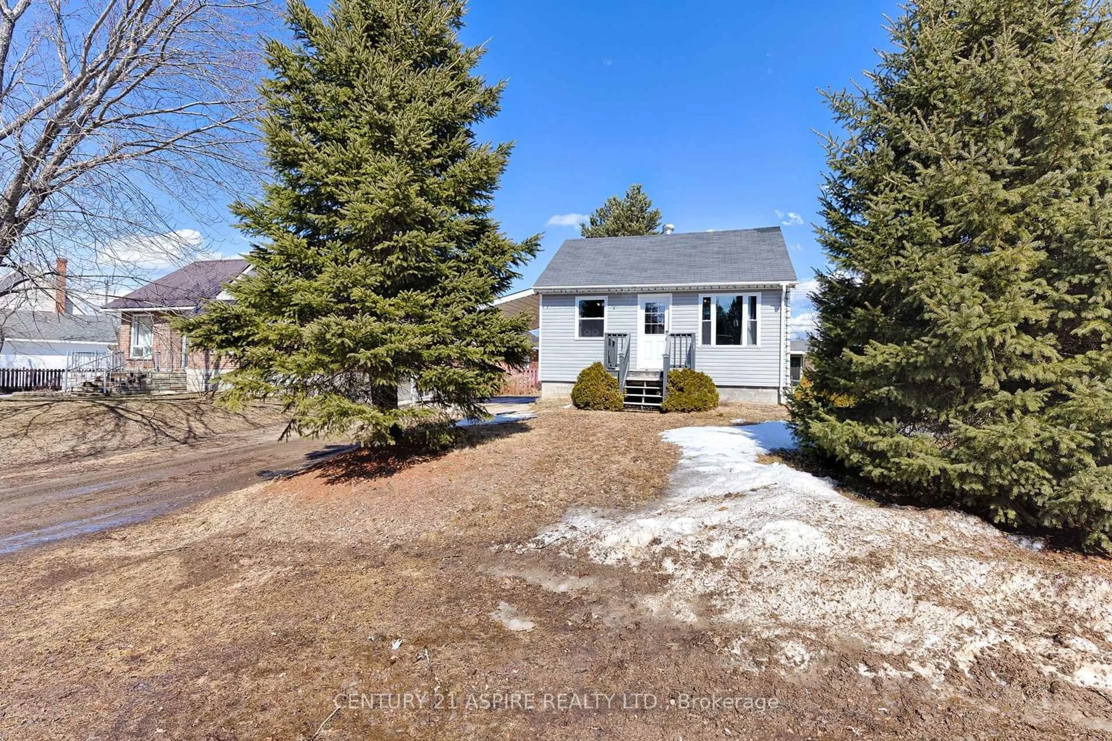 A pic from outside/outdoor area/front of a property/back of a property/a pic from drone, street for 3 Church St, Chalk River Ontario K0J 1J0