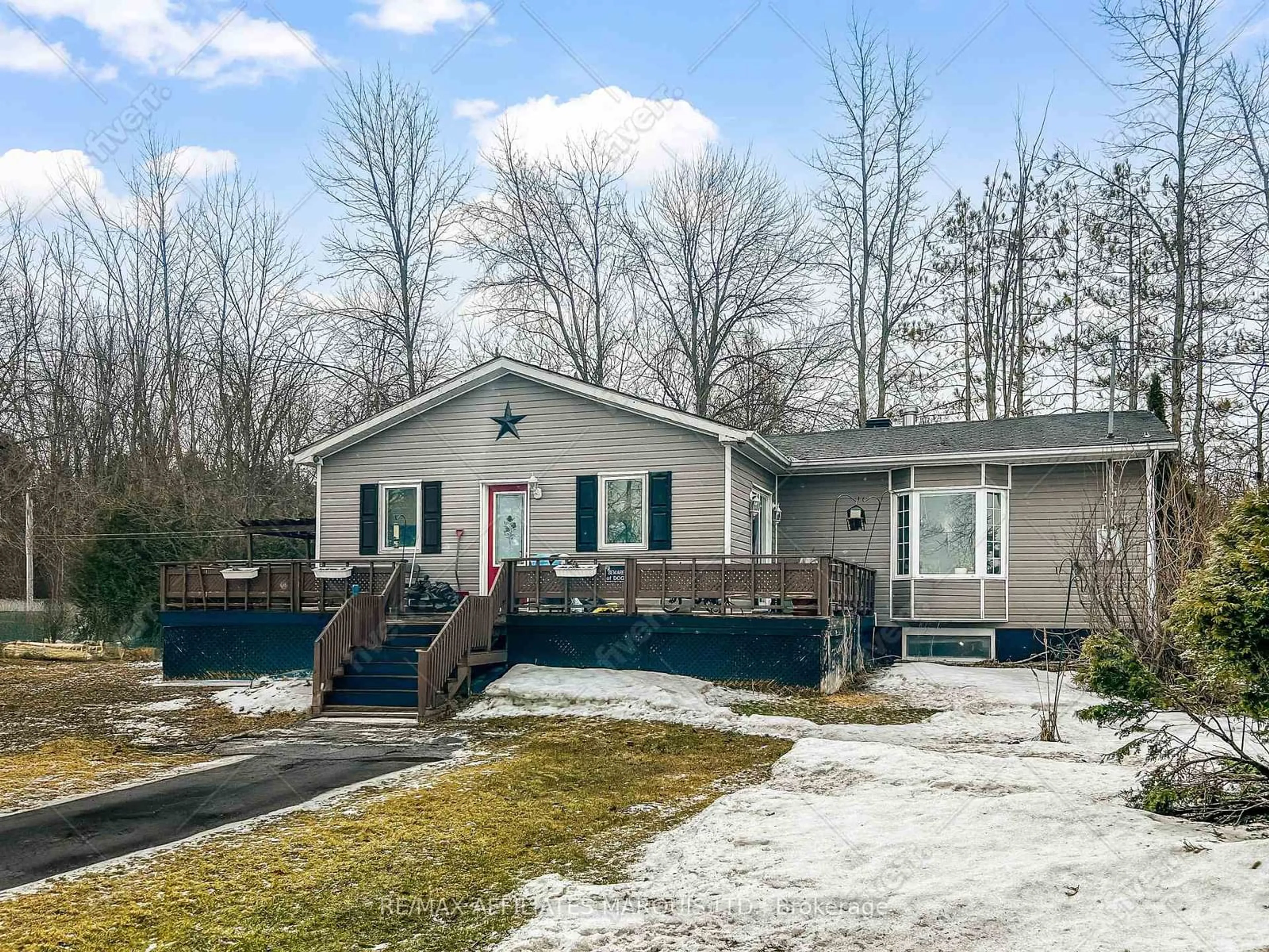 A pic from outside/outdoor area/front of a property/back of a property/a pic from drone, unknown for 21140 Concession 7 Rd, South Glengarry Ontario K0C 1Z0