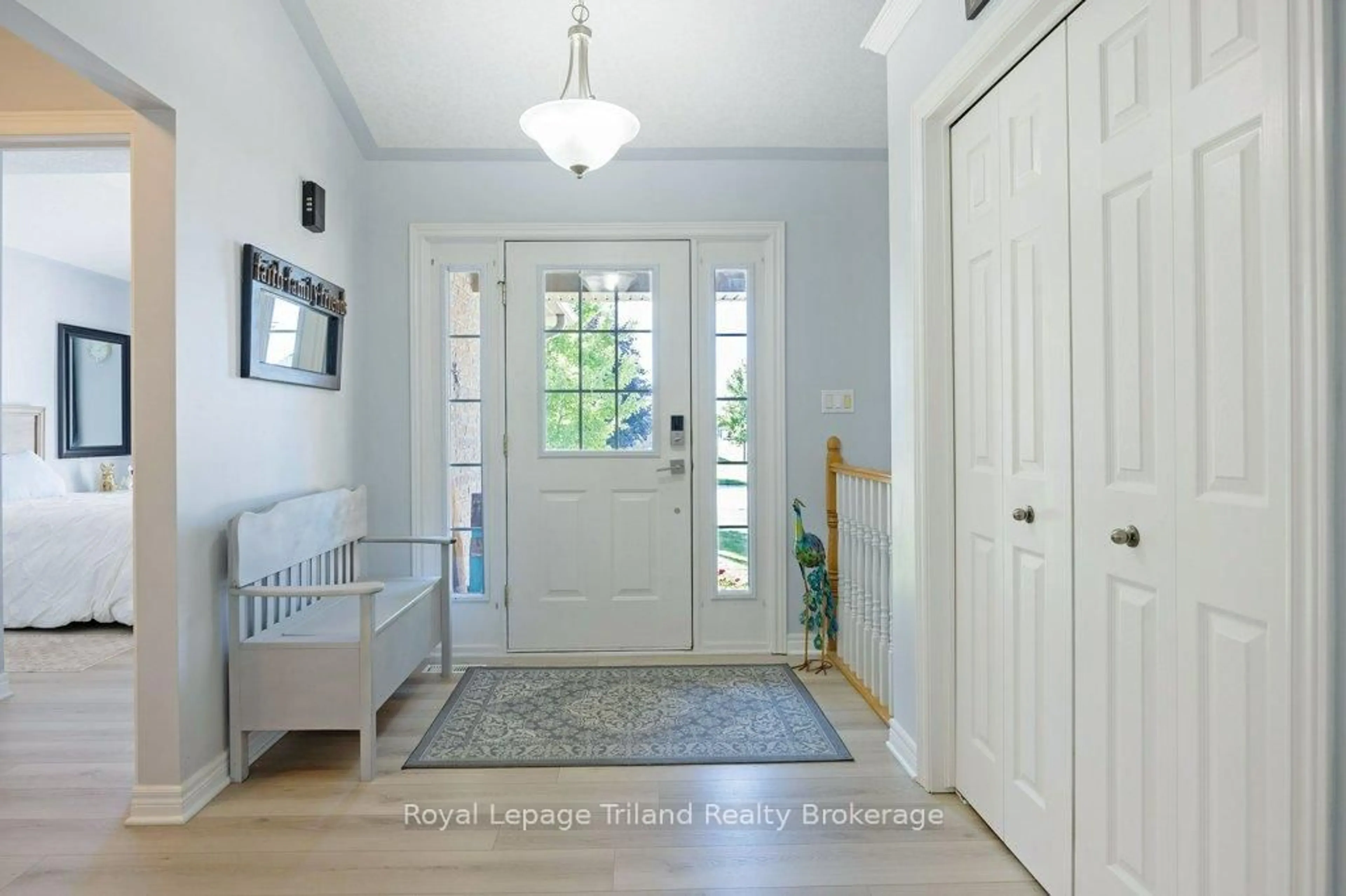 Indoor entryway for 12 Graydon Dr, South-West Oxford Ontario N0J 1N0