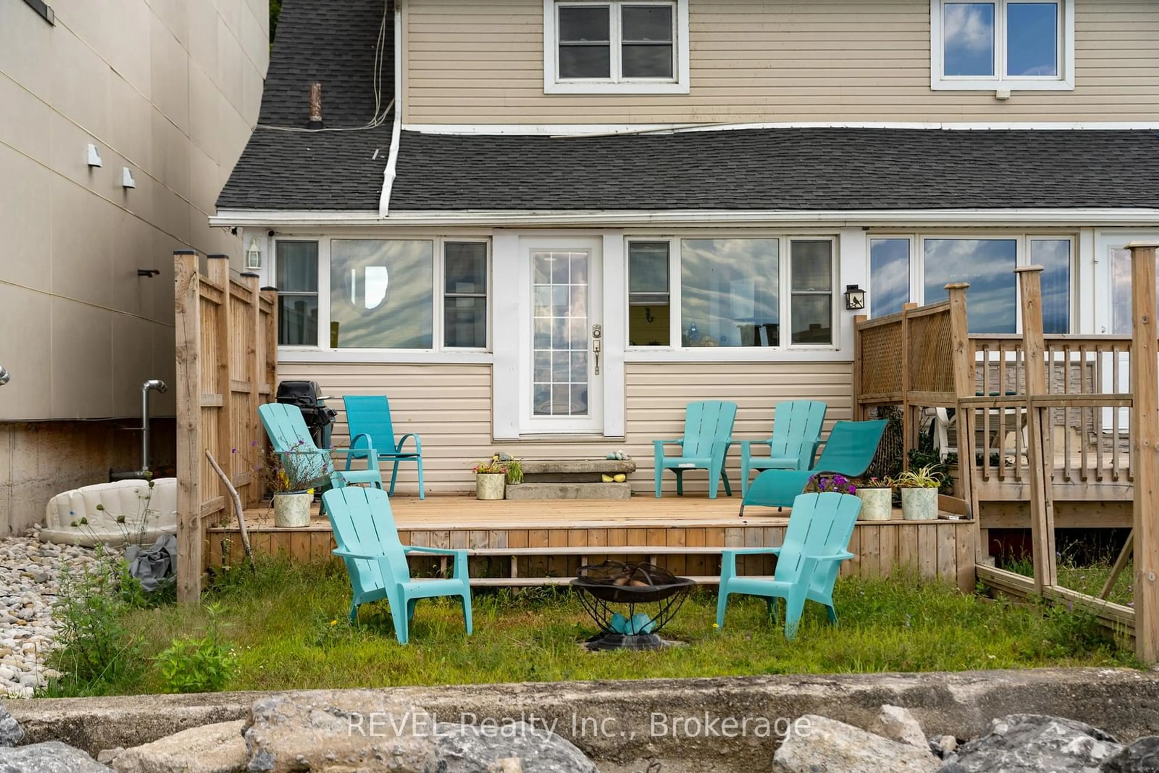 Patio, street for 3819 Terrace Lane, Fort Erie Ontario L0S 1B0