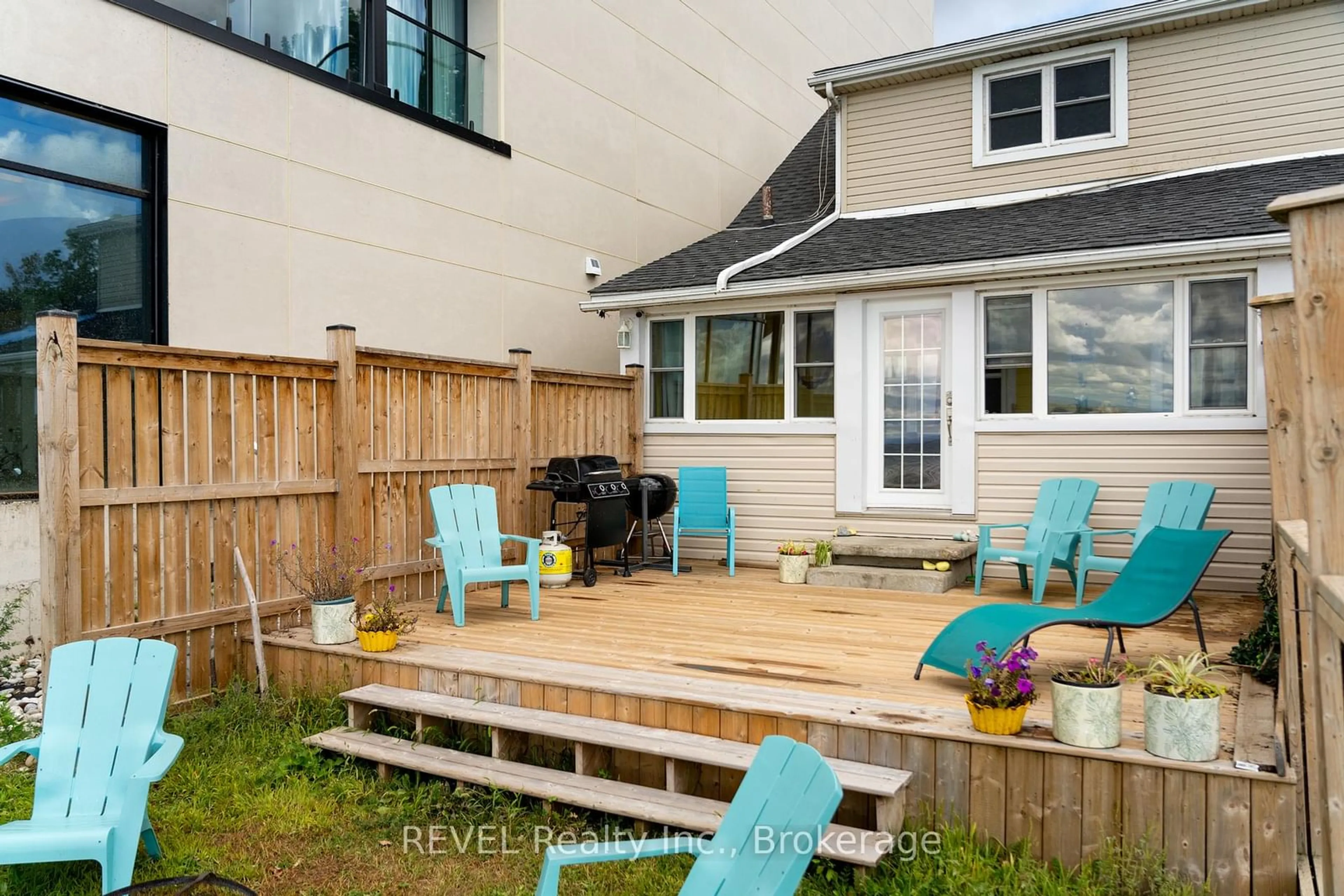 Patio, street for 3819 Terrace Lane, Fort Erie Ontario L0S 1B0